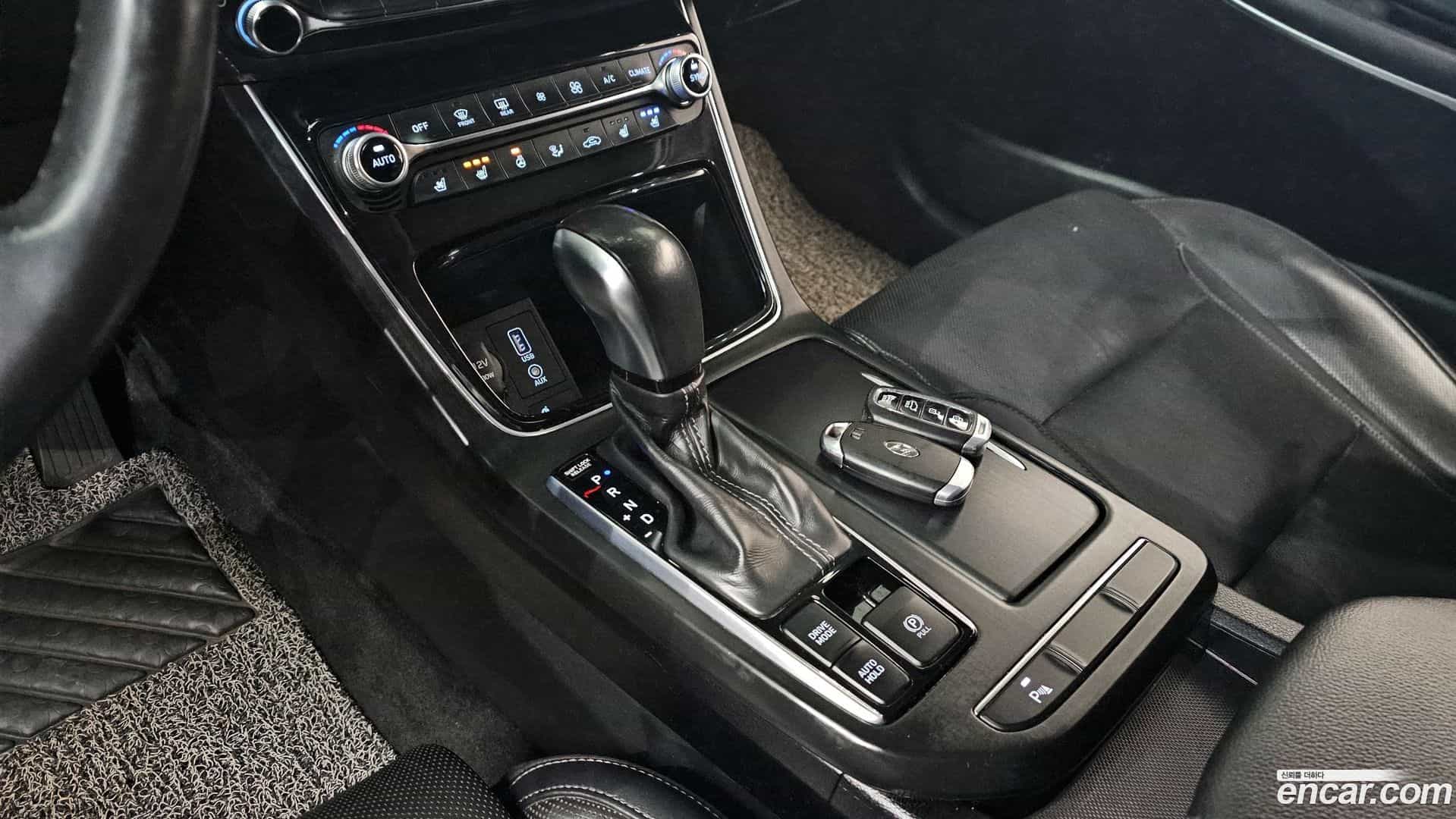 Grandeur Hyundai 2017.2-INNER-009