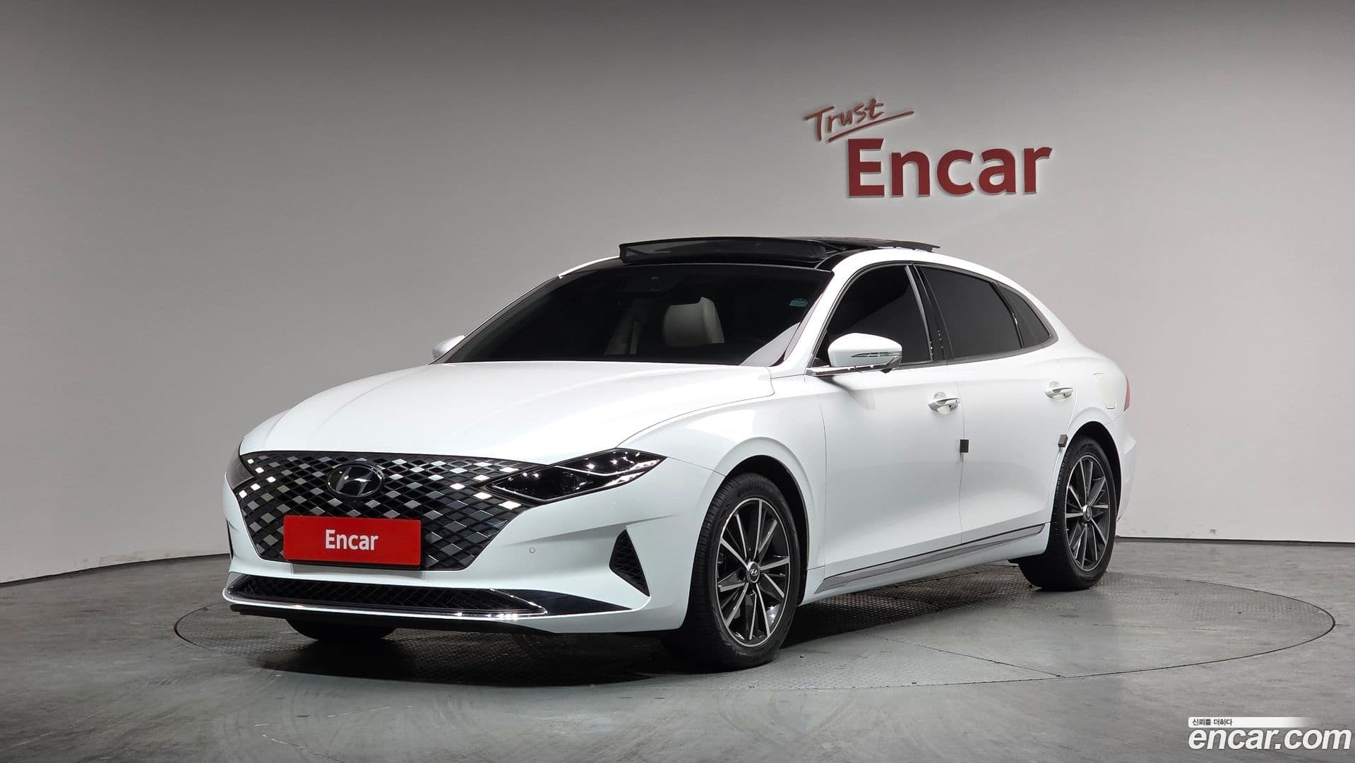 Main__Slider__Photo:Grandeur Hyundai 2022.3-0