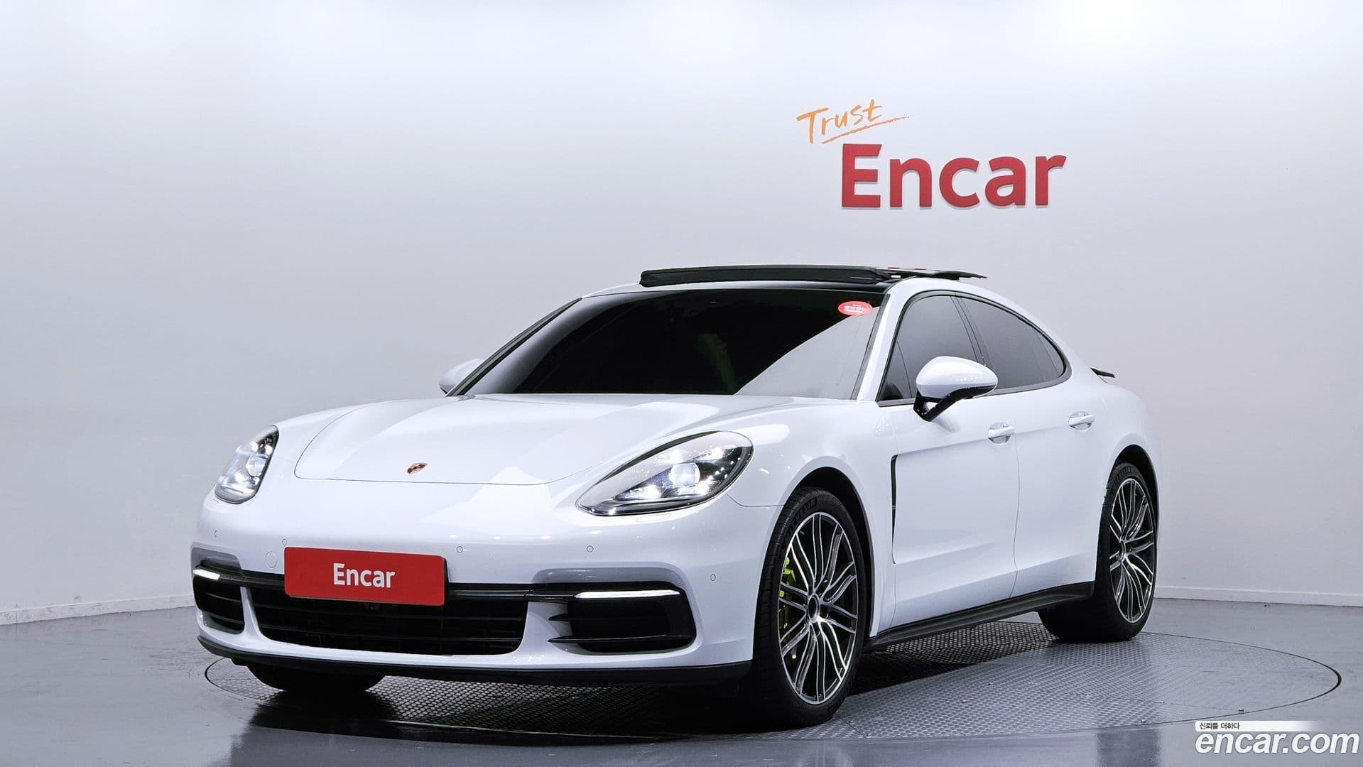 Main__Slider__Photo:Panamera Porsche 2018.7-0