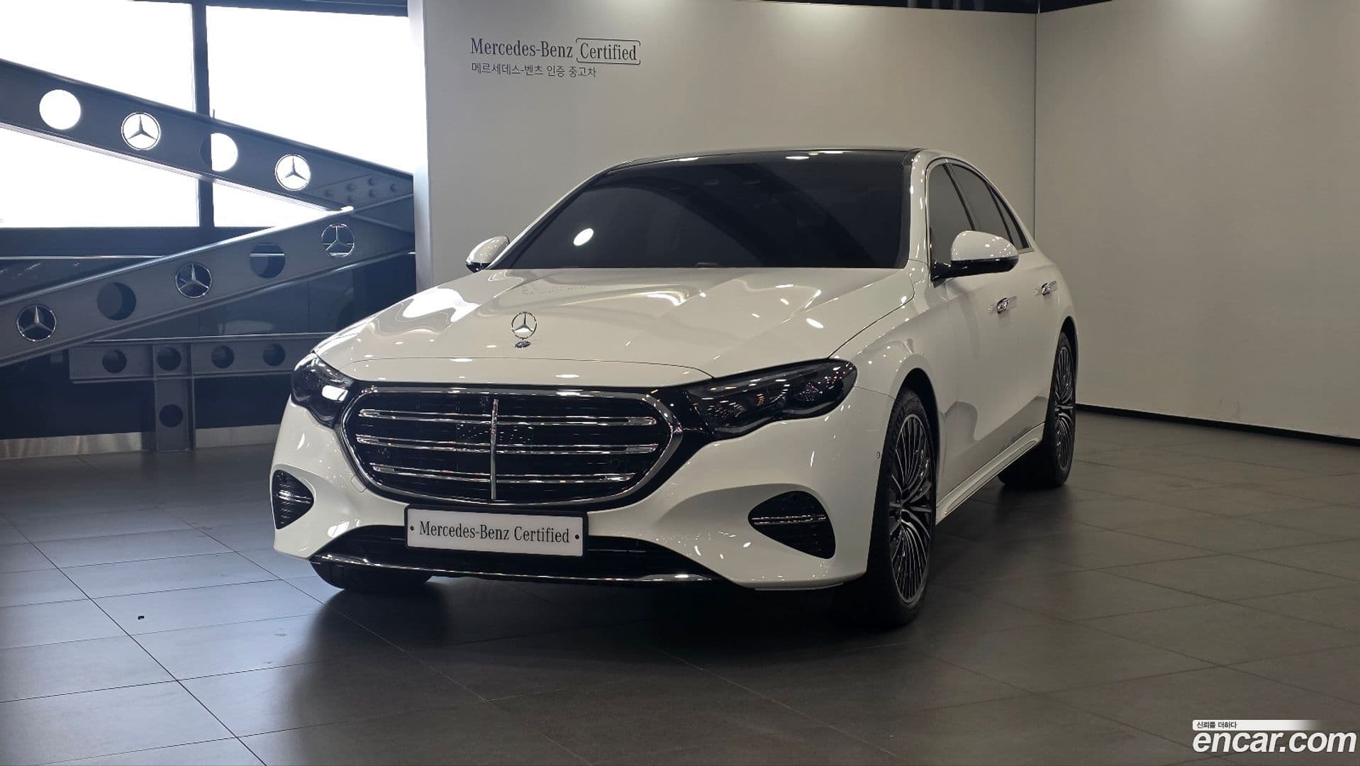 Main__Slider__Photo:E-Class Mercedes-Benz 2025.9-0