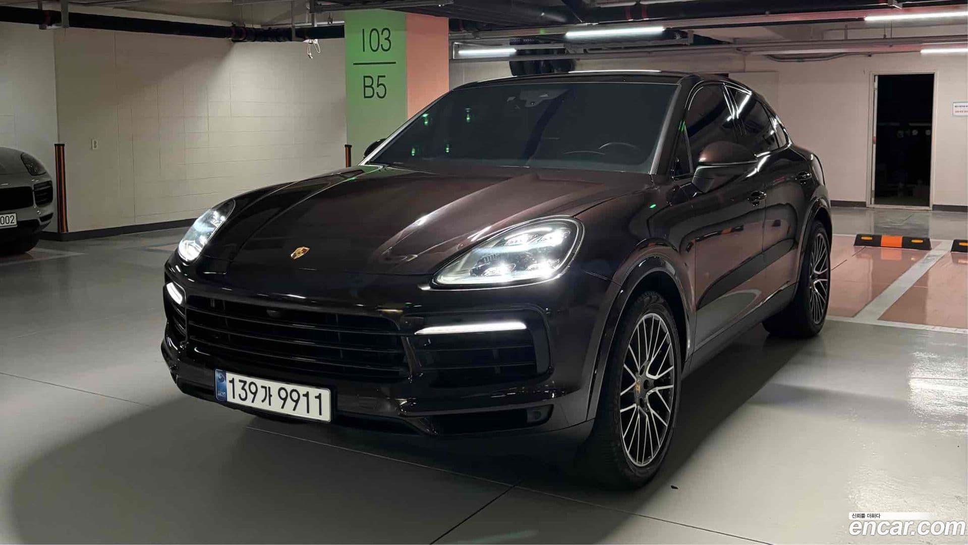 Main__Slider__Photo:Cayenne Porsche 2020.3-0