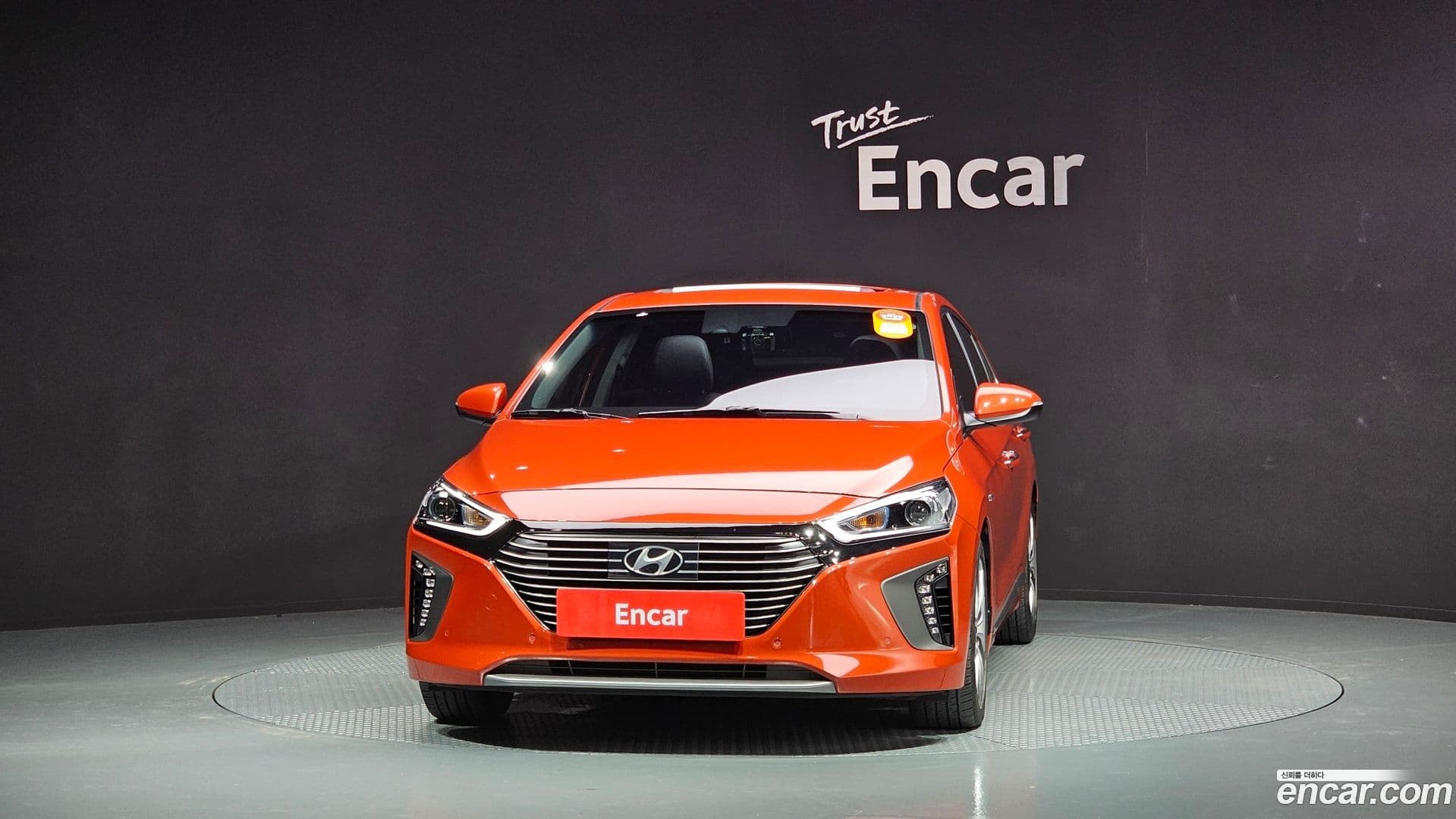 Main__Slider__Photo:Ioniq Hyundai 2016.7-2