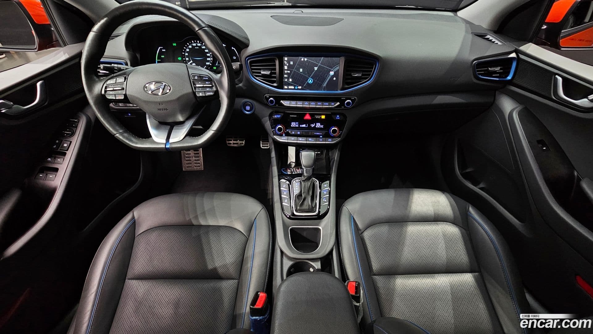 Main__Slider__Photo:Ioniq Hyundai 2016.7-6