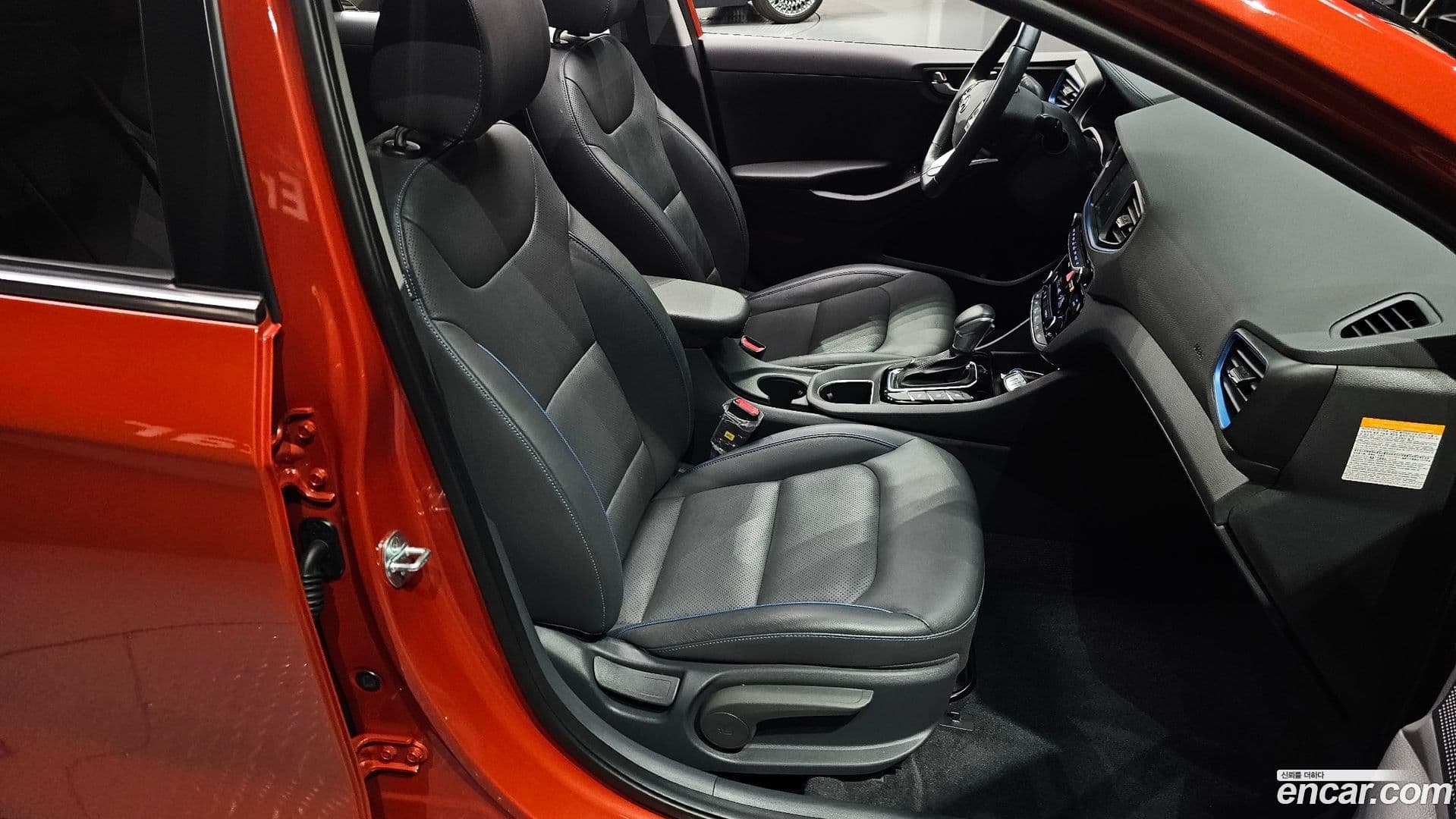 Main__Slider__Photo:Ioniq Hyundai 2016.7-9