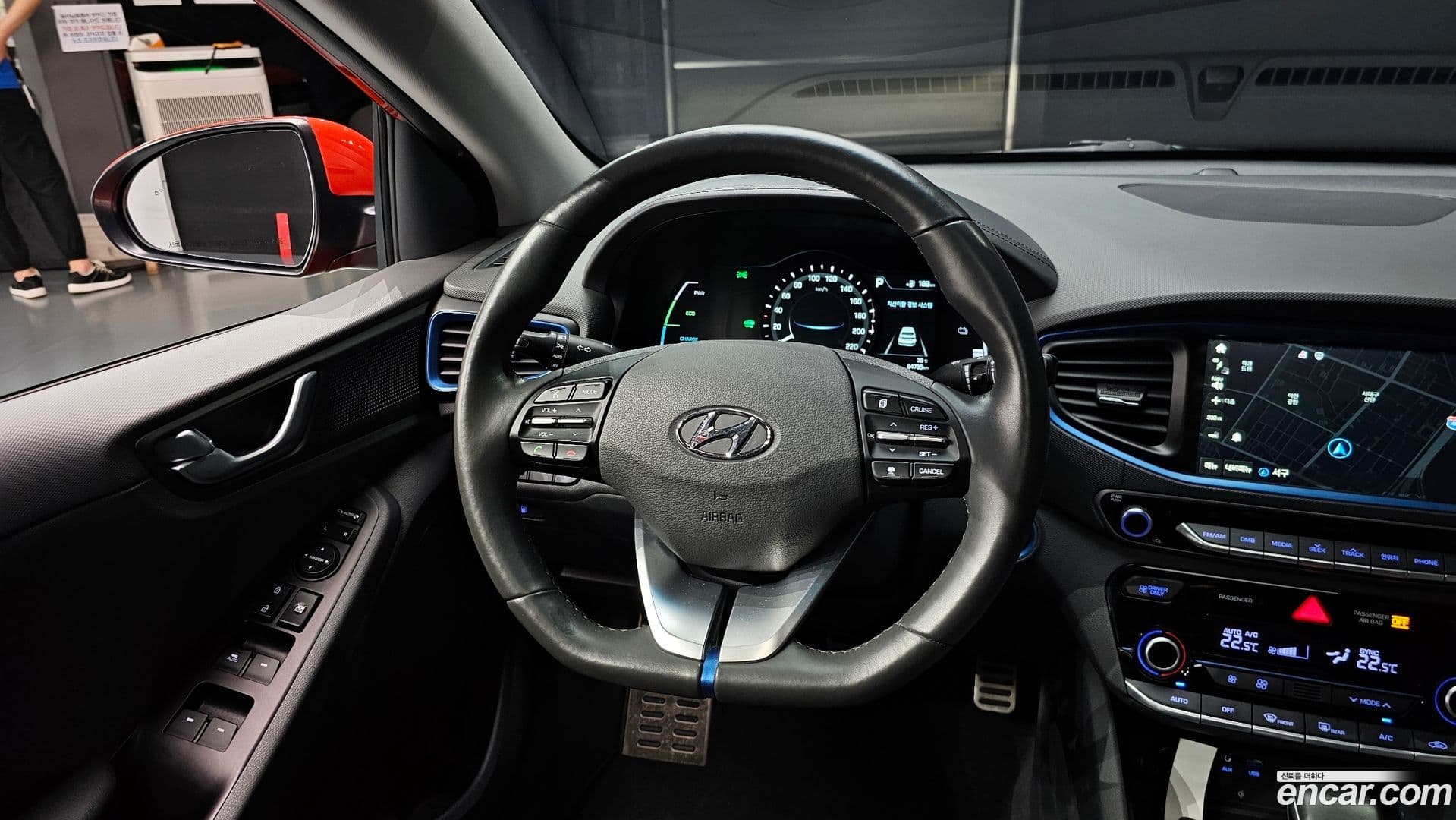 Main__Slider__Photo:Ioniq Hyundai 2016.7-12