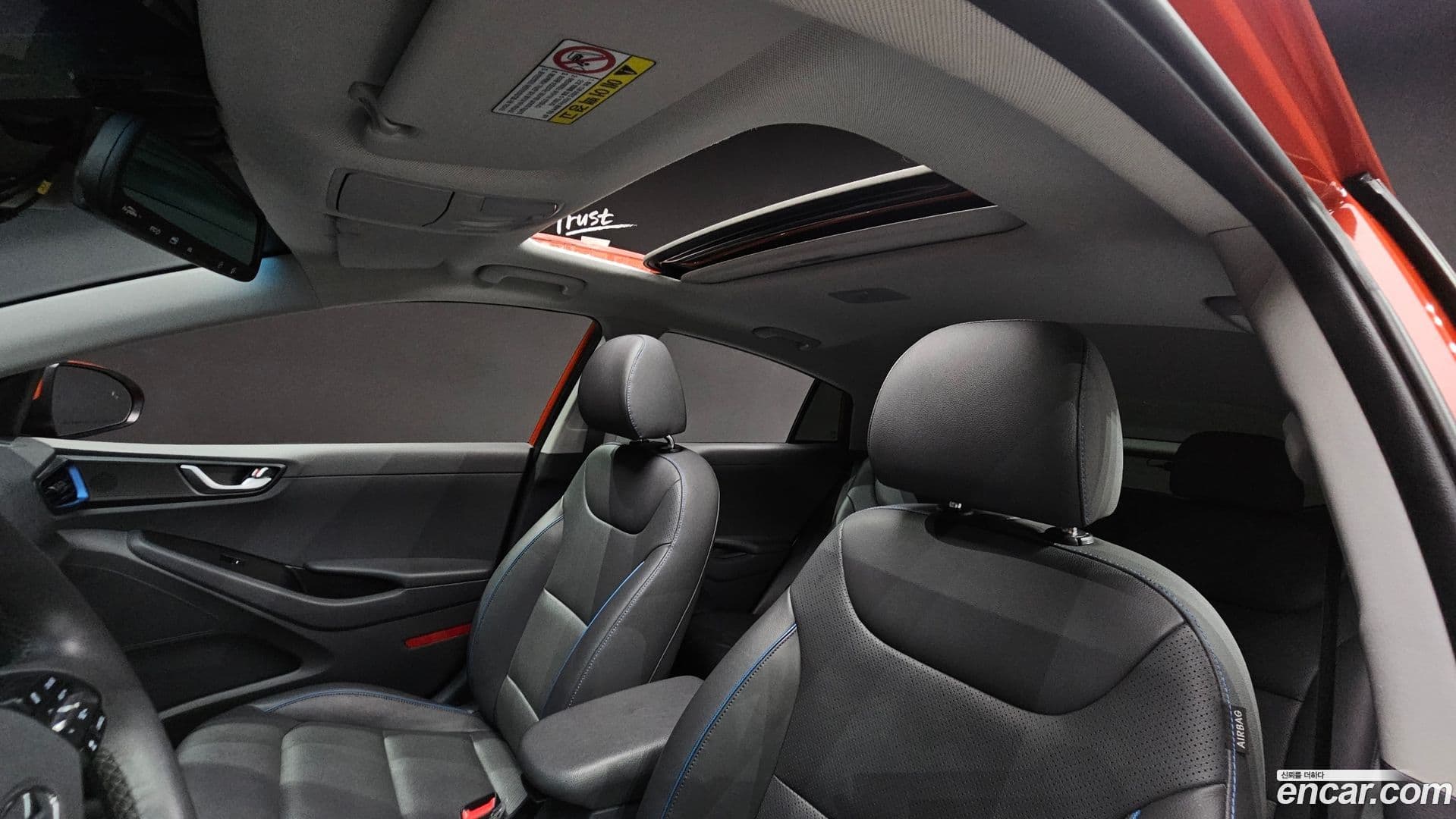 Main__Slider__Photo:Ioniq Hyundai 2016.7-17