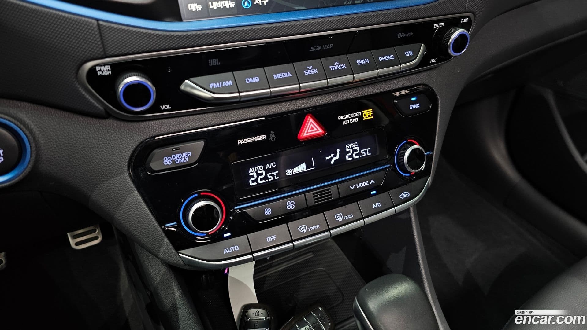 Main__Slider__Photo:Ioniq Hyundai 2016.7-18