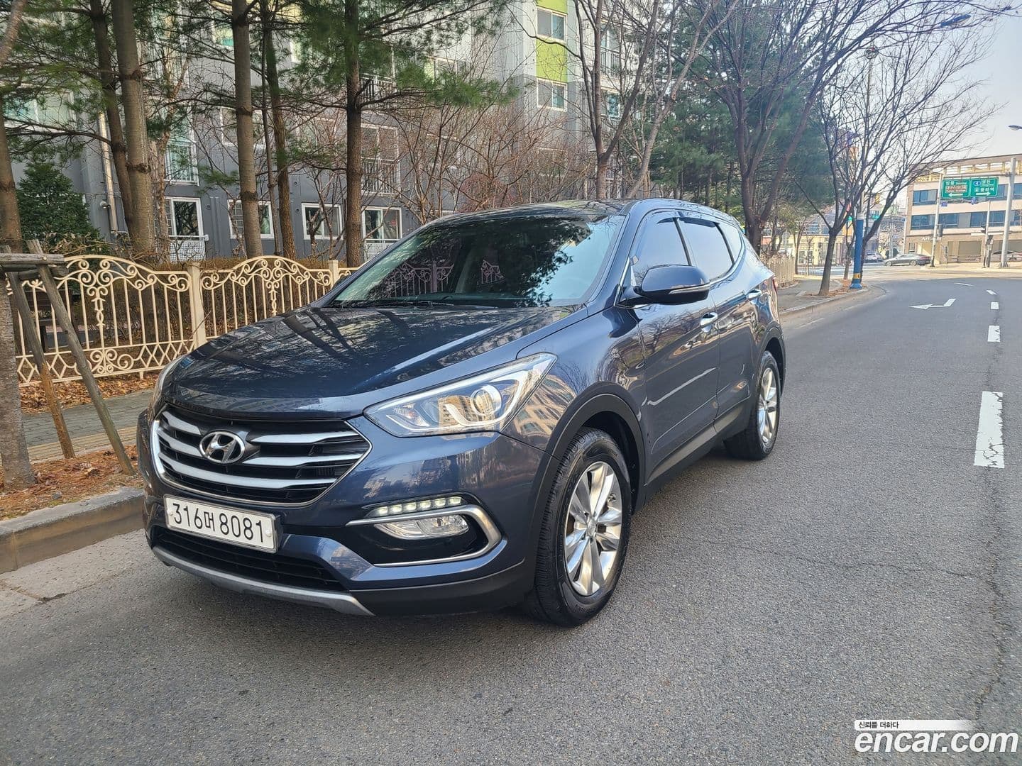 Main__Slider__Photo:Santafe Hyundai 2016.0-0