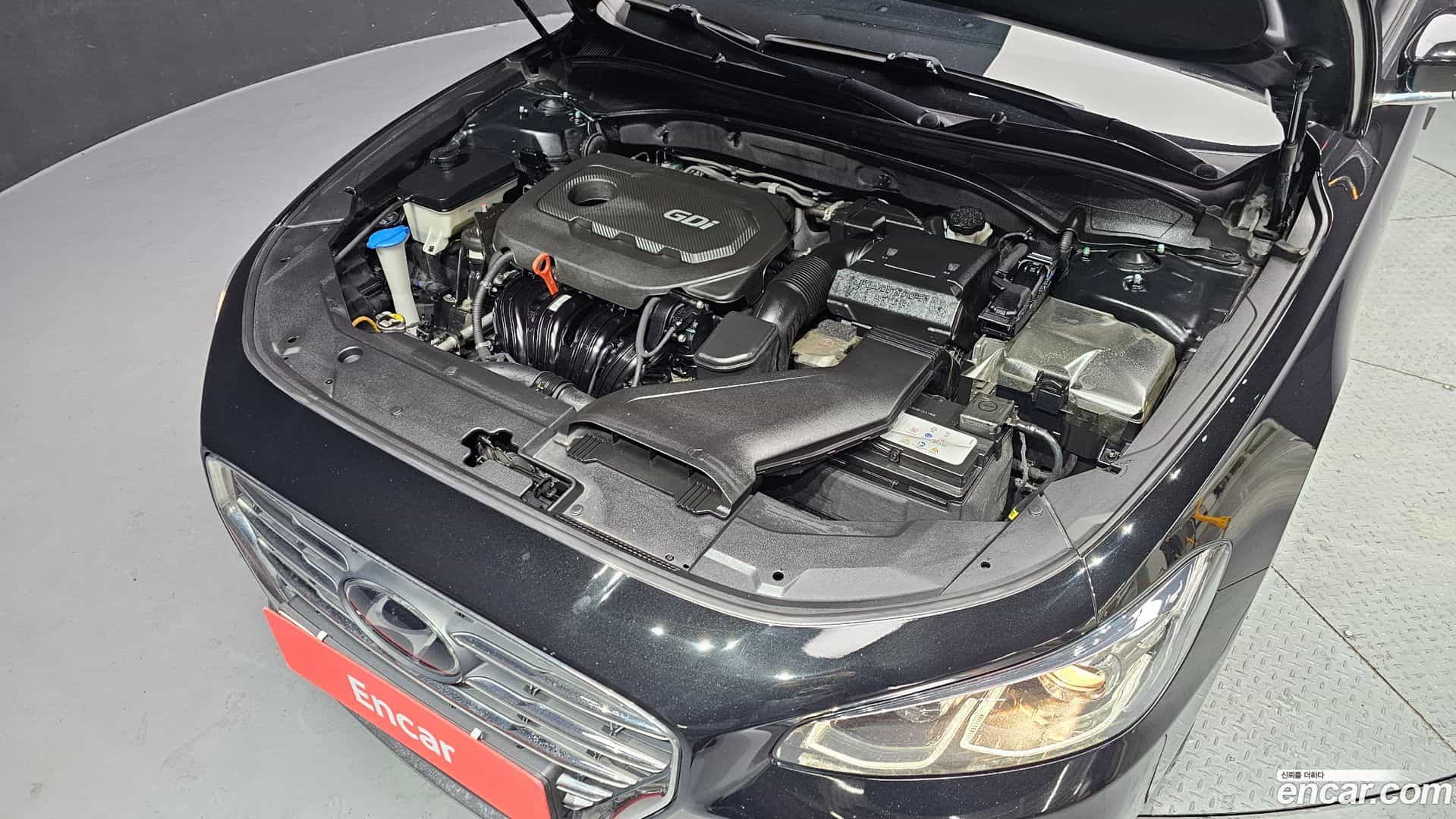 Grandeur Hyundai 2018.1-INNER-006