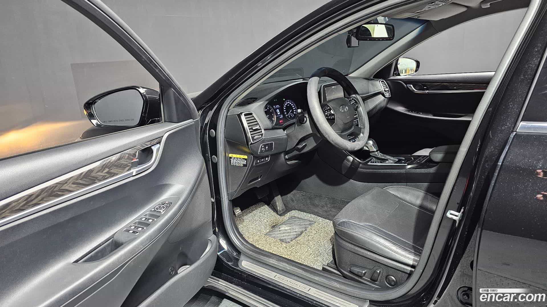 Grandeur Hyundai 2018.1-INNER-010