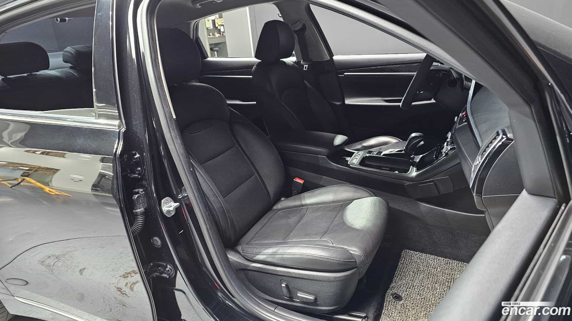 Grandeur Hyundai 2018.1-OPTION-015