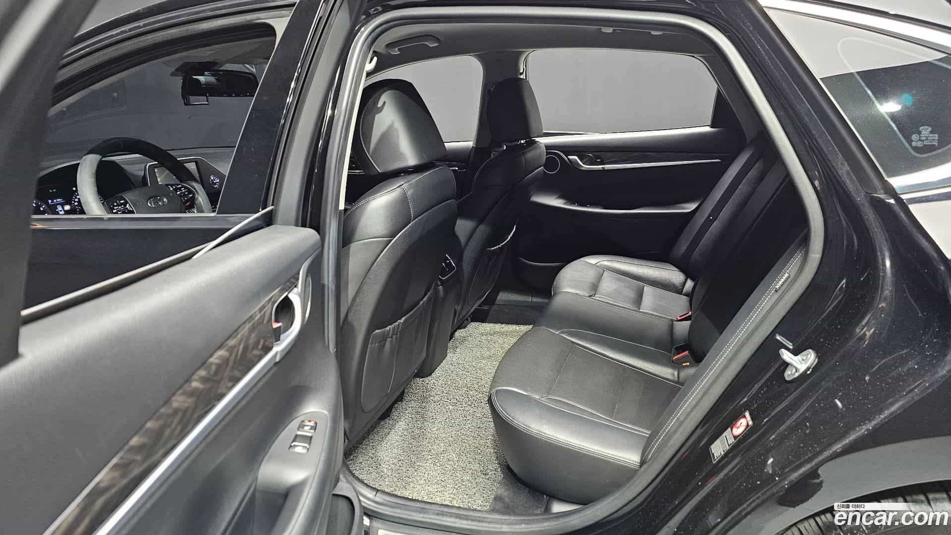 Grandeur Hyundai 2018.1-OPTION-016