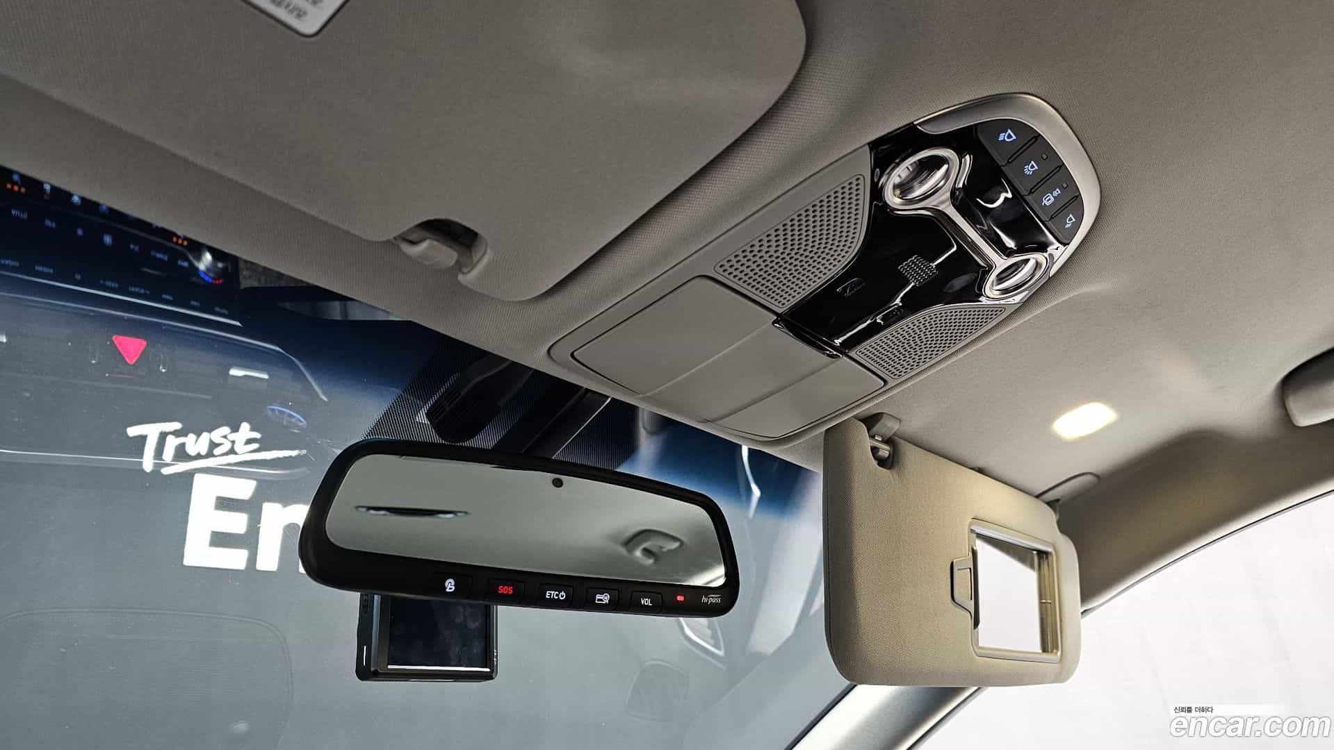 Grandeur Hyundai 2018.1-OPTION-024