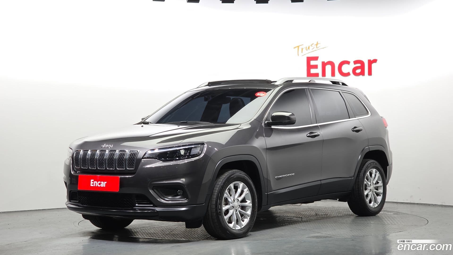 Main__Slider__Photo:Cherokee Jeep 2018.6-0
