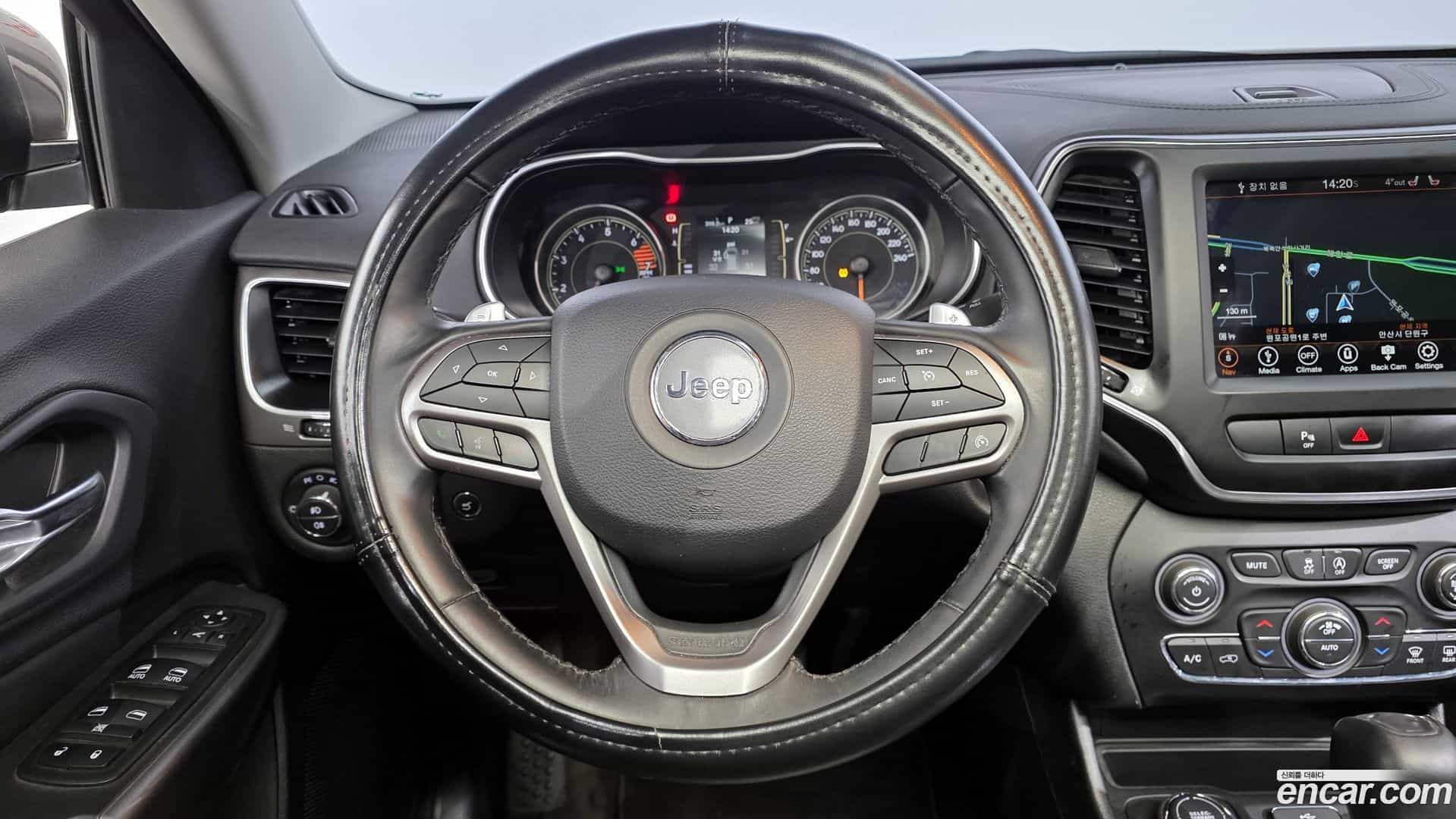 Cherokee Jeep 2018.6-OPTION-017