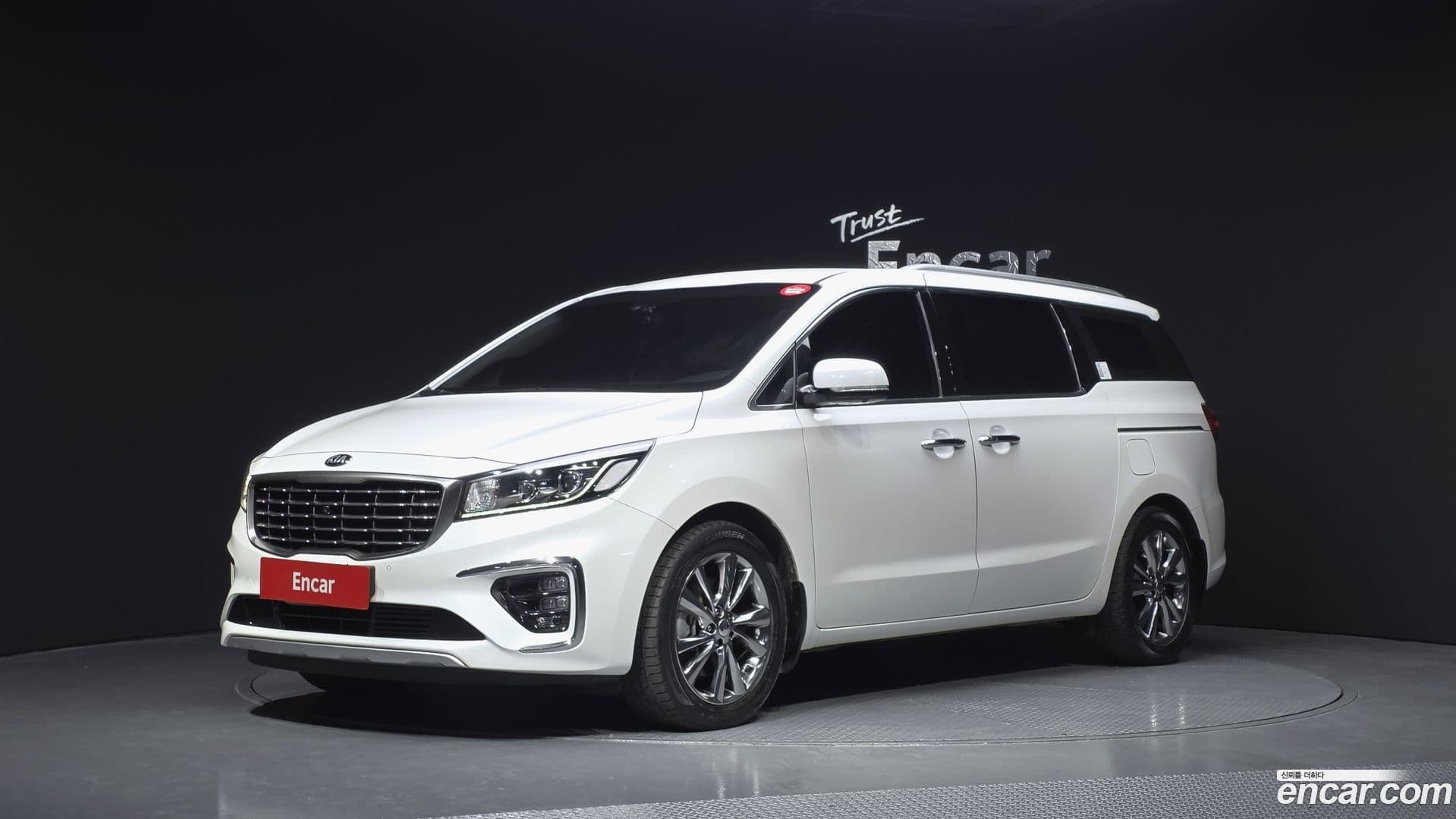 Main__Slider__Photo:Canival Kia 2019.8-0