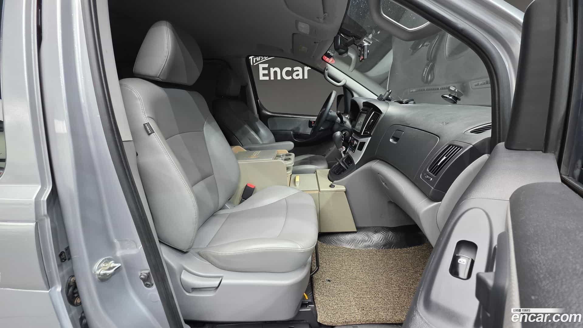 Starex Hyundai 2019.2-INNER-010