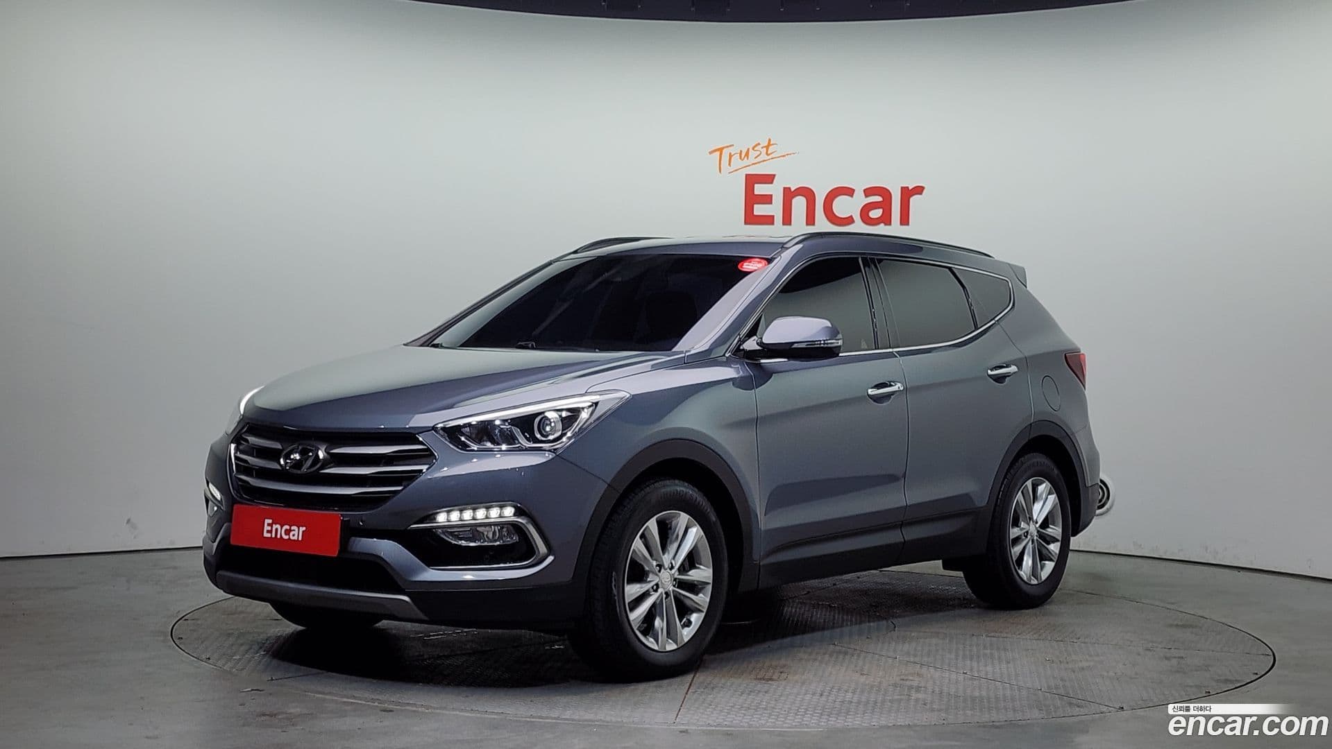 Main__Slider__Photo:Santafe Hyundai 2017.6-0