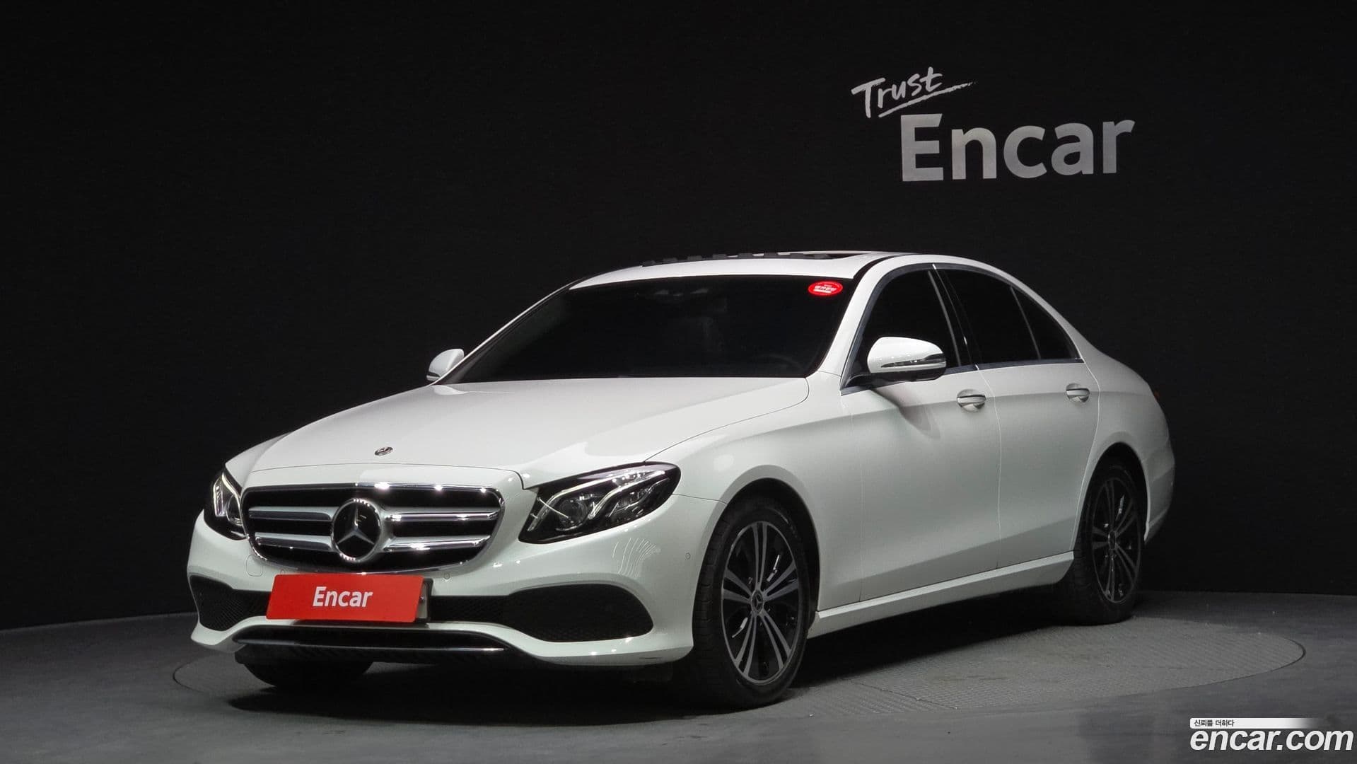 Main__Slider__Photo:E-Class Mercedes-Benz 2020.7-0
