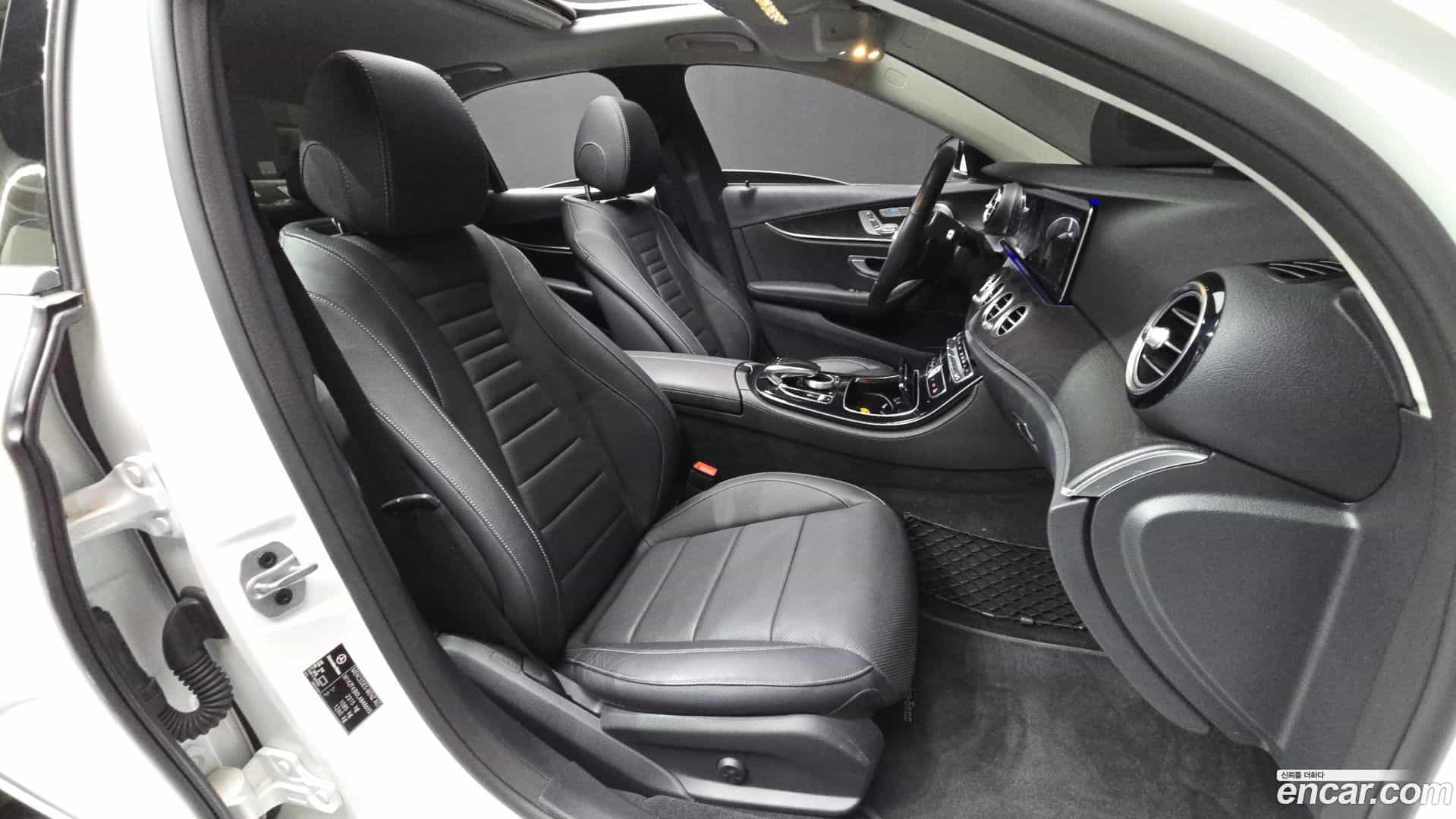 E-Class Mercedes-Benz 2020.7-OPTION-015