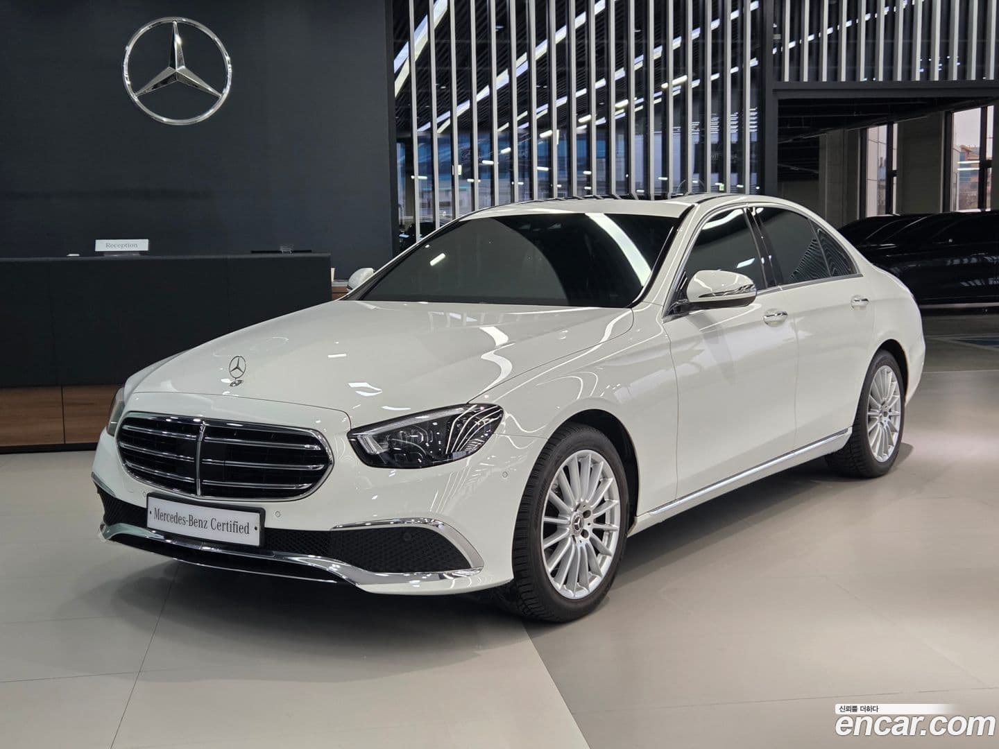 Main__Slider__Photo:E-Class Mercedes-Benz 2021.7-0