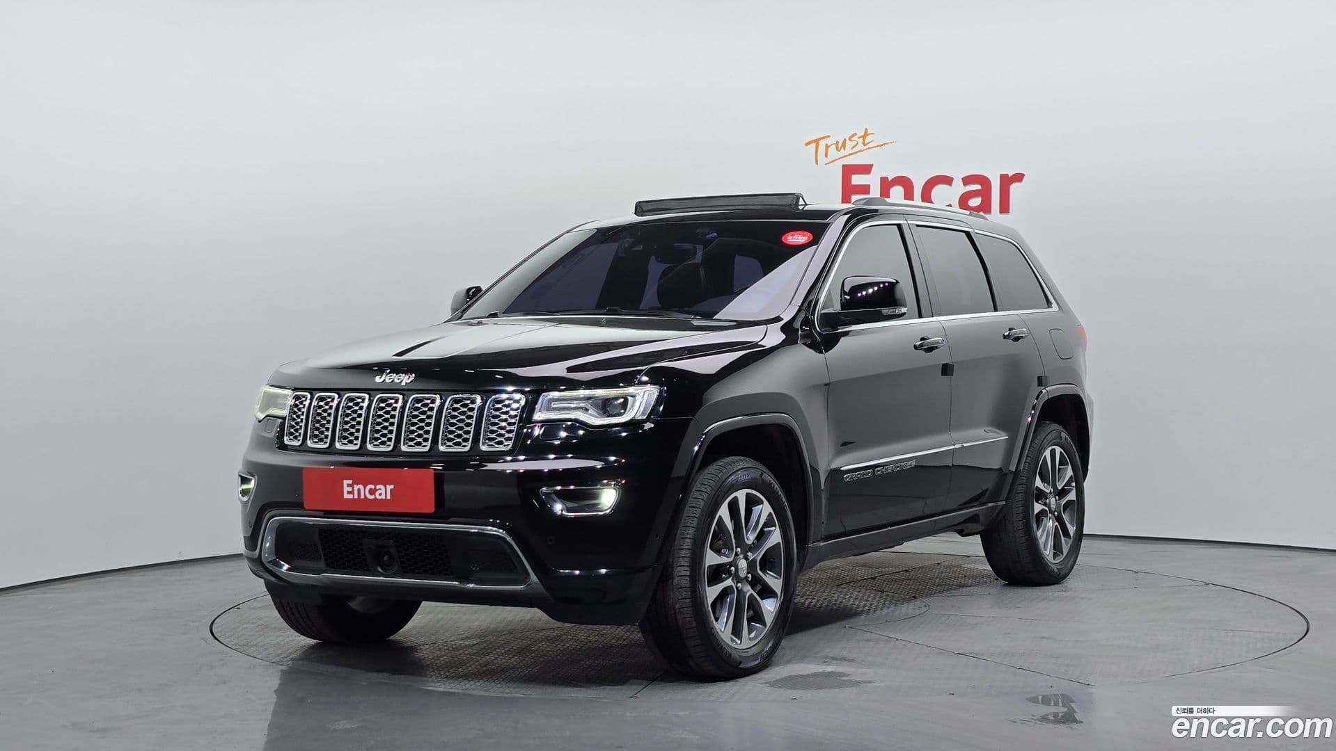 Main__Slider__Photo:Cherokee Jeep 2017.7-0