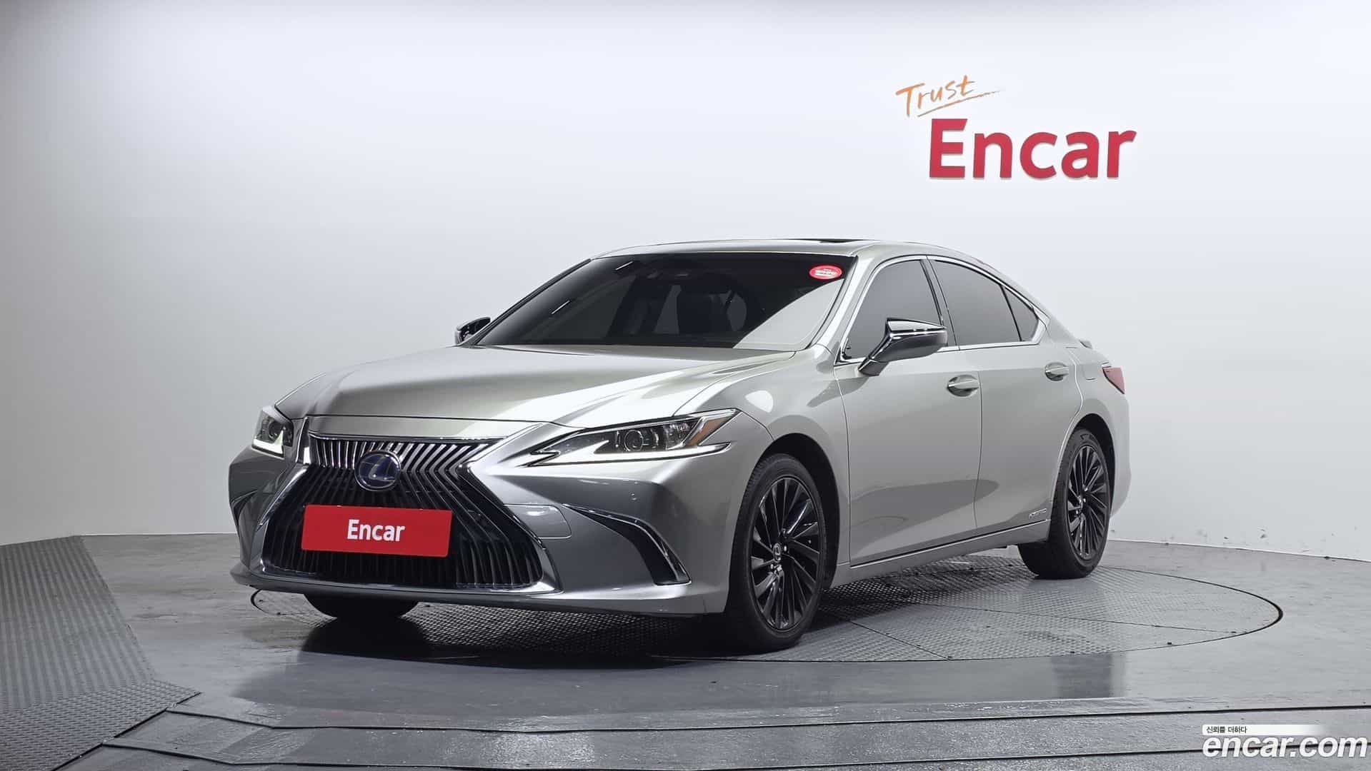 ES Lexus 2019.1-OUTER-001