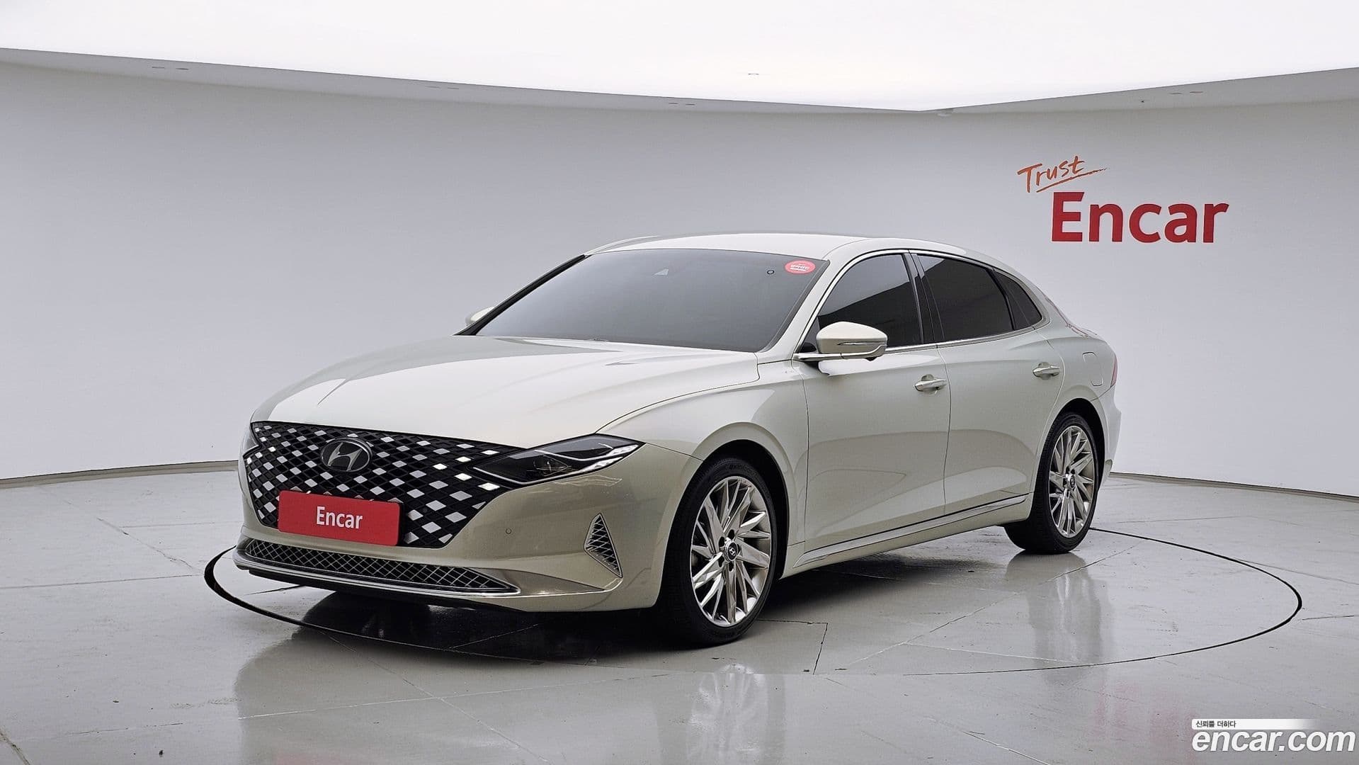 Main__Slider__Photo:Grandeur Hyundai 2022.6-0