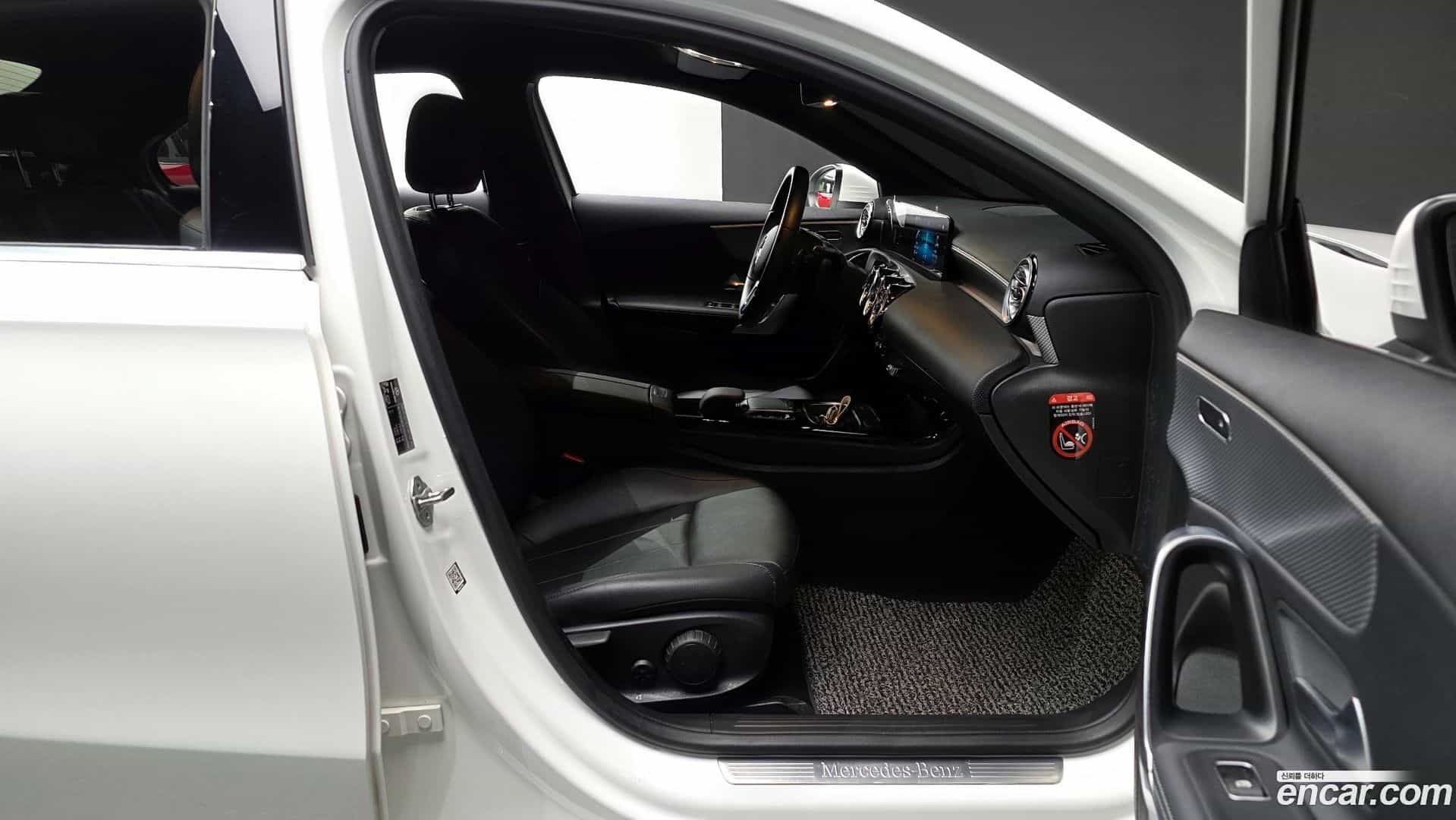 A-Class Mercedes-Benz 2022.9-OPTION-015