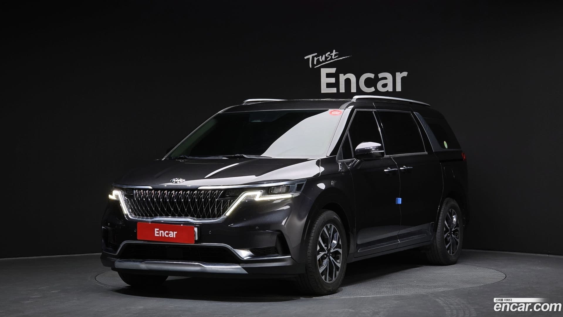 Main__Slider__Photo:Canival Kia 2021.1-0