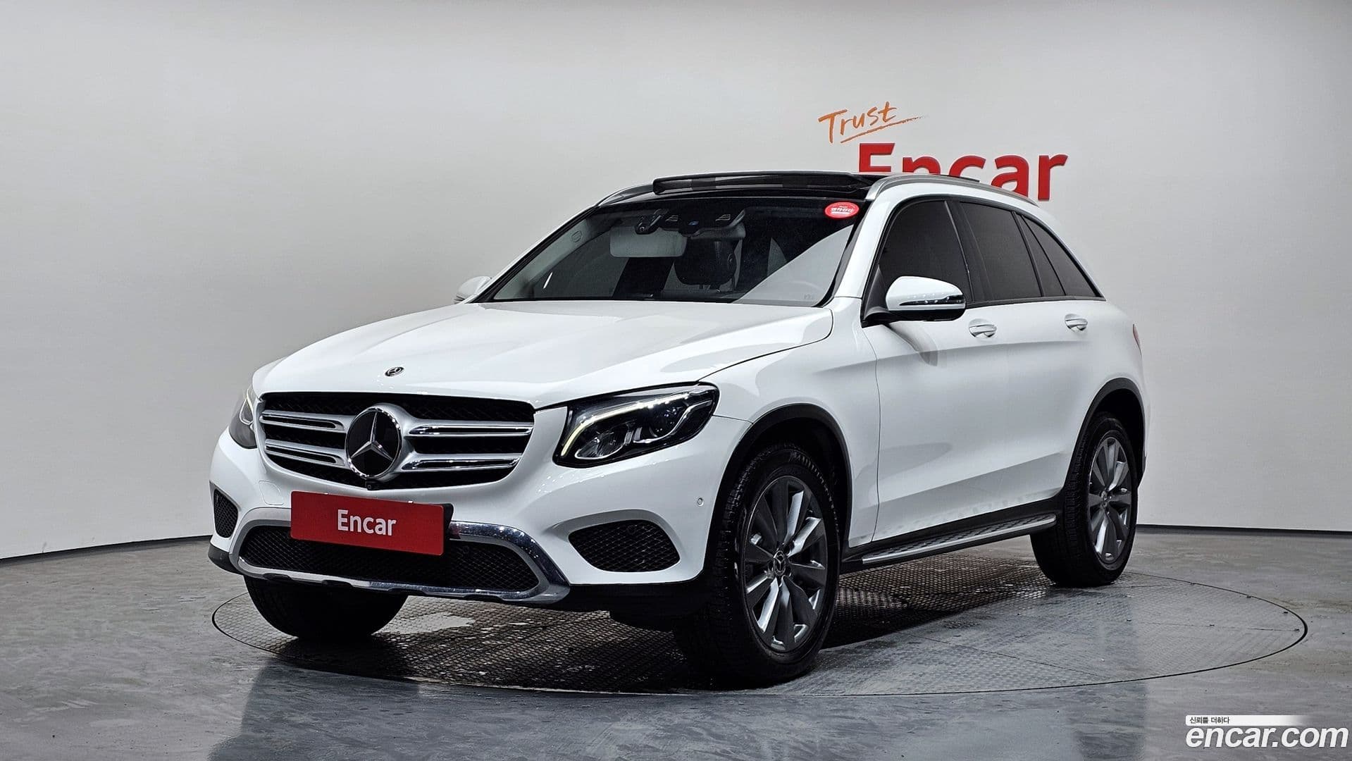 Main__Slider__Photo:GLC-Class Mercedes-Benz 2018.9-0
