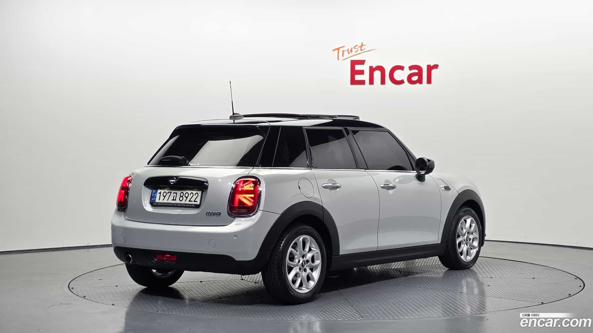 Cooper Mini 2021.1-OUTER-002