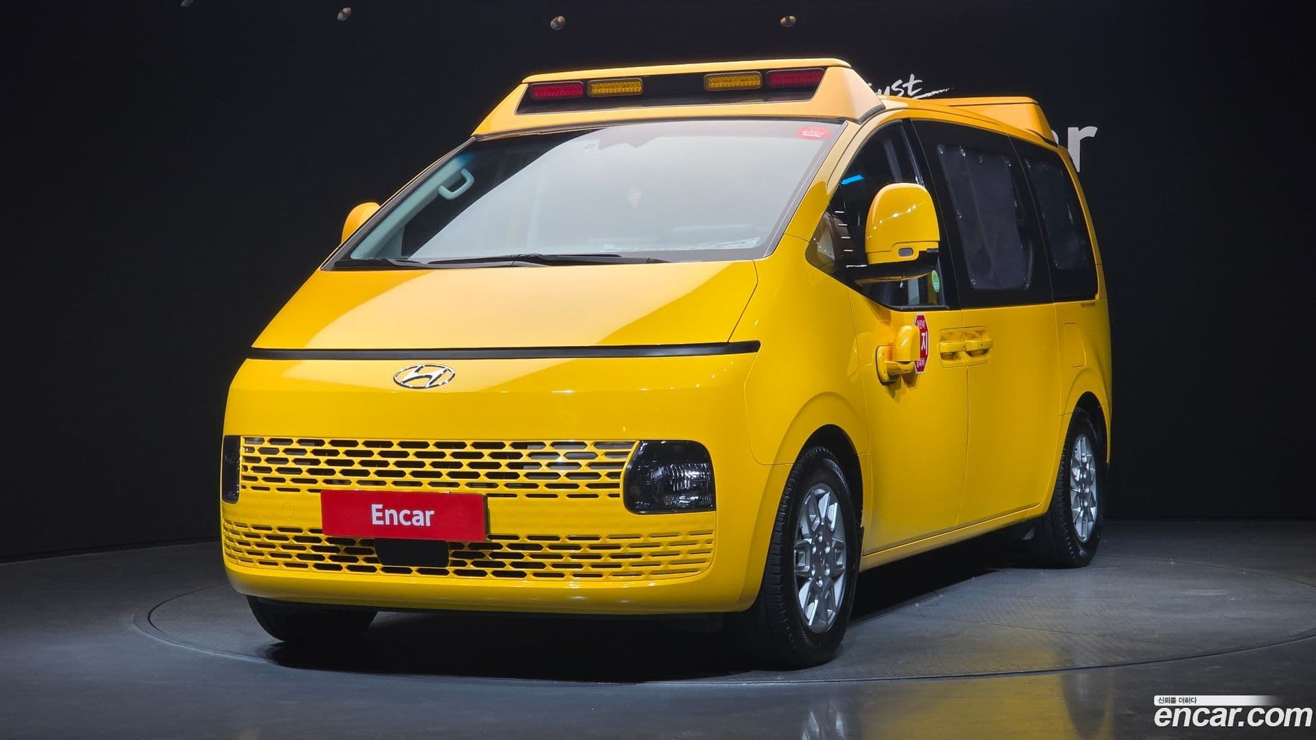 Main__Slider__Photo:Staria Hyundai 2022.6-0