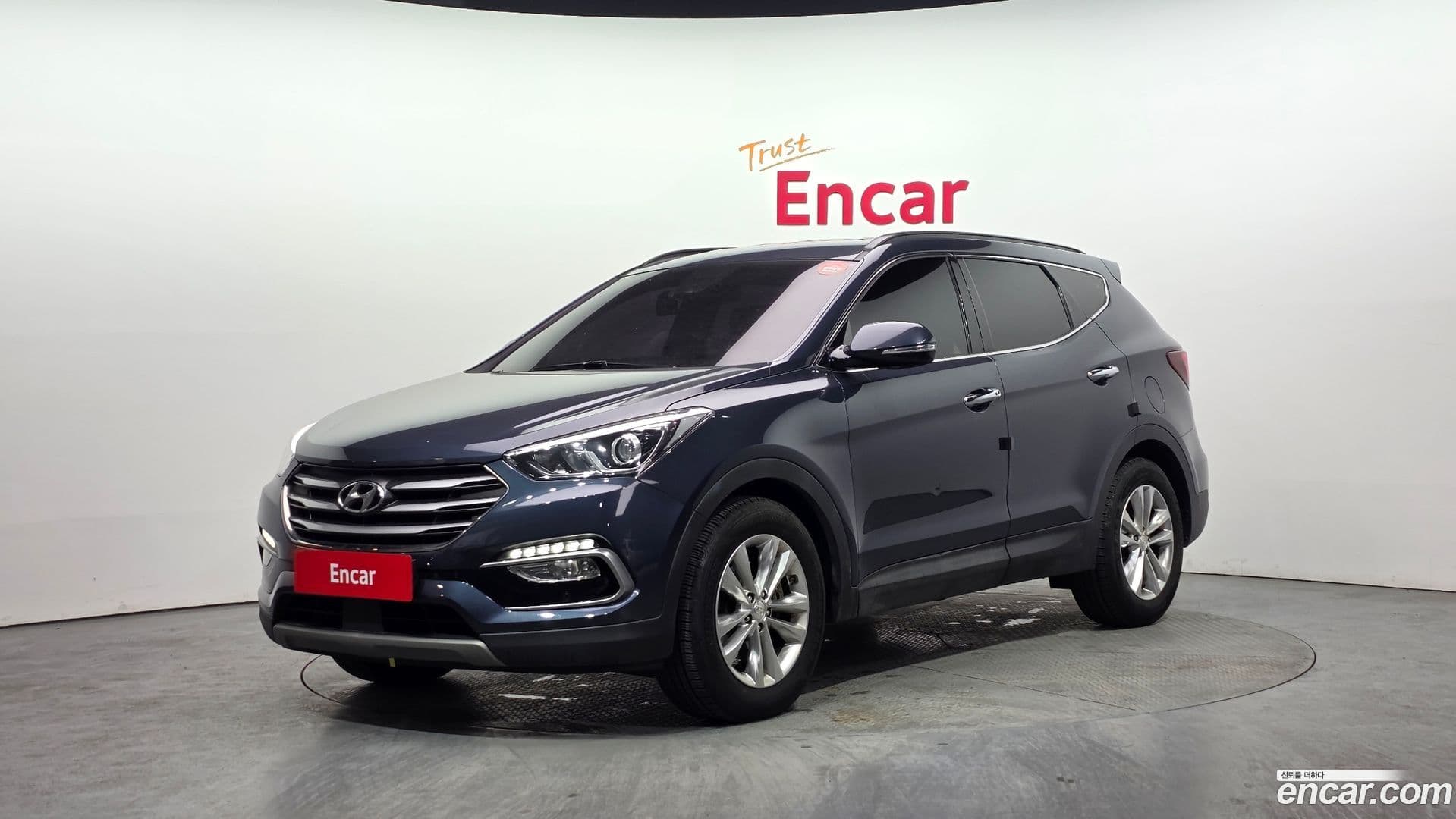 Main__Slider__Photo:Santafe Hyundai 2017.8-0