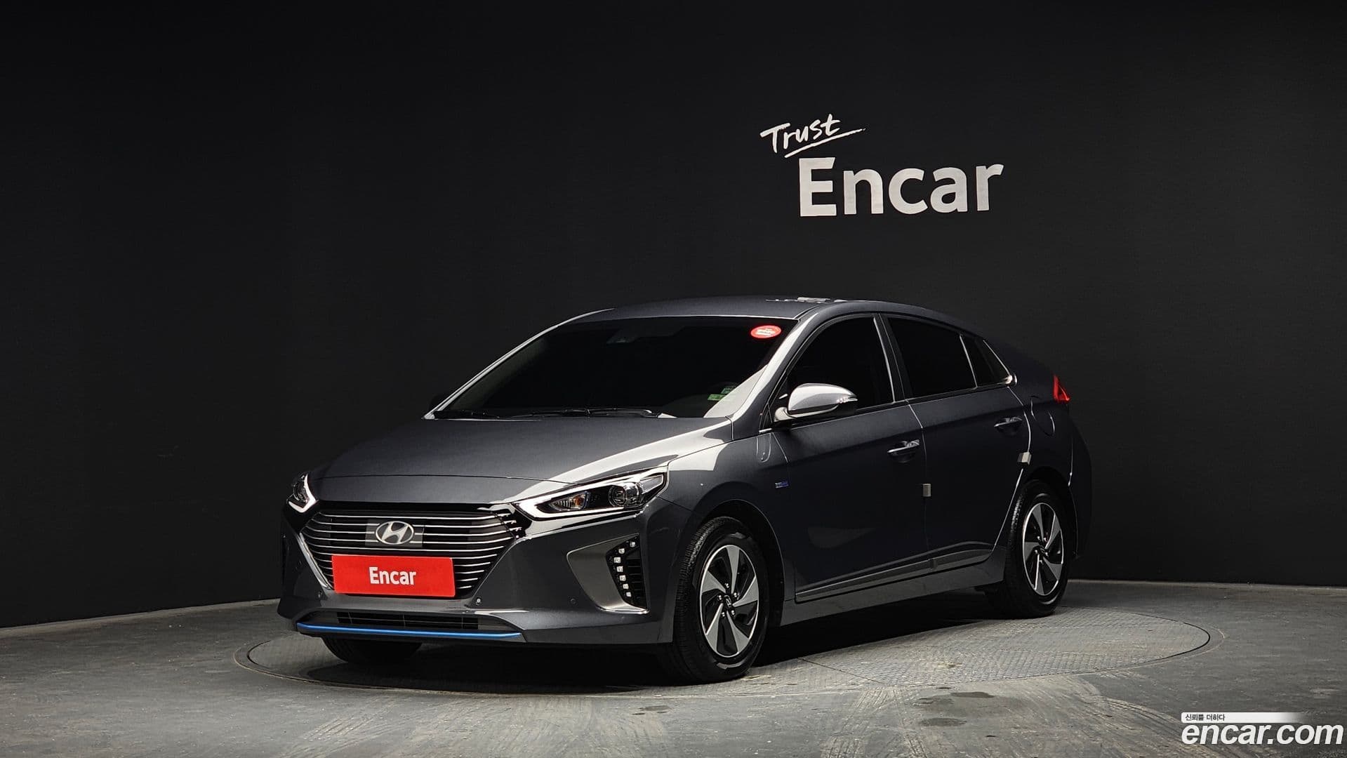 Main__Slider__Photo:Ioniq Hyundai 2018.9-0
