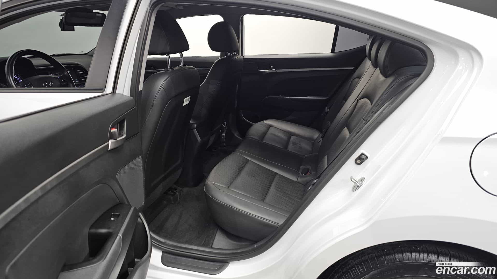 AVANTE Hyundai 2019.9-OPTION-015