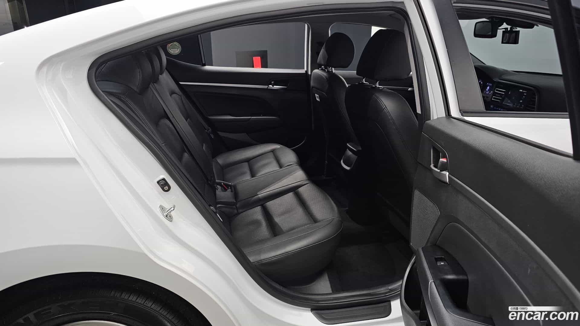 AVANTE Hyundai 2019.9-OPTION-016