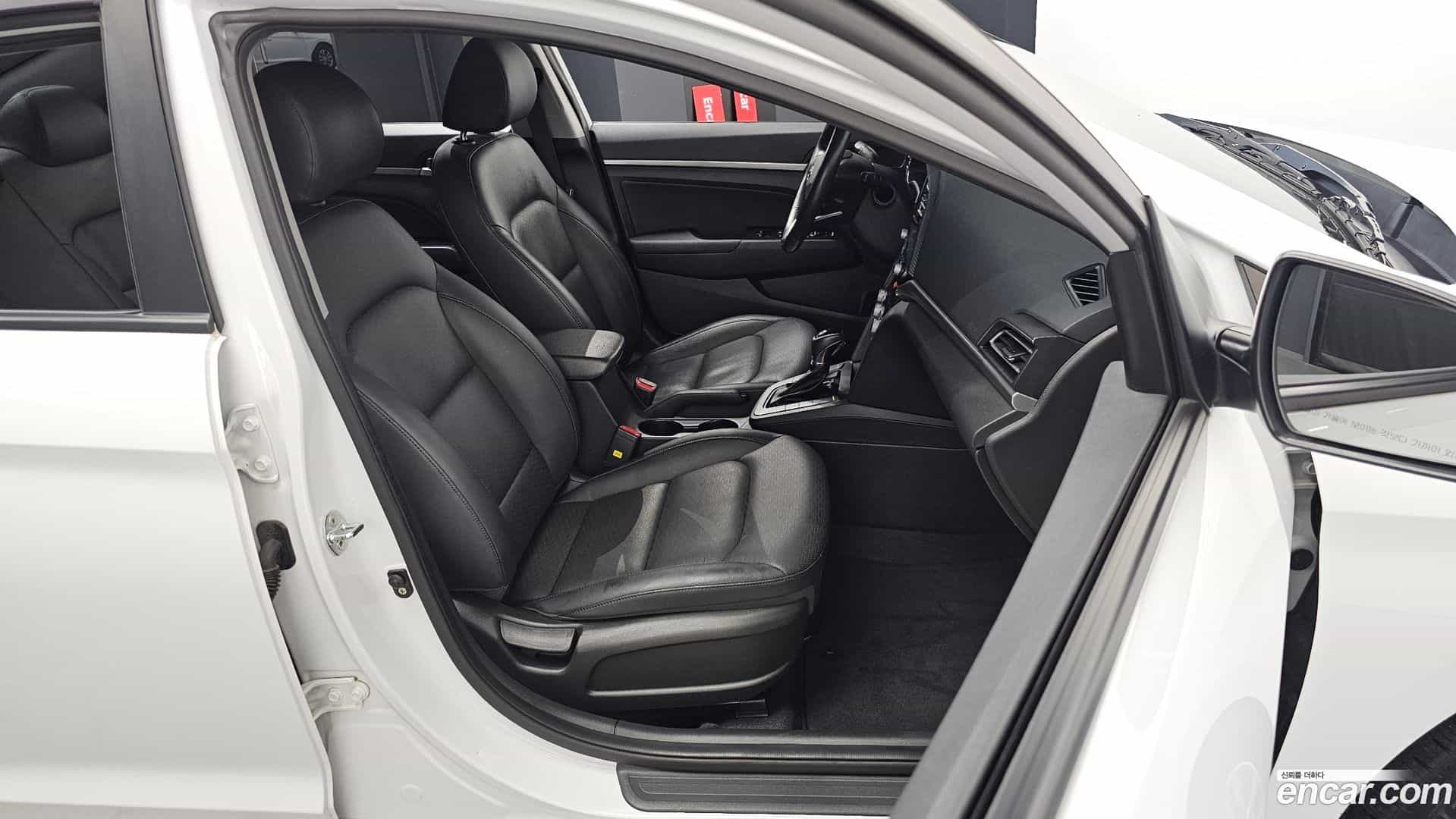 AVANTE Hyundai 2019.9-OPTION-017