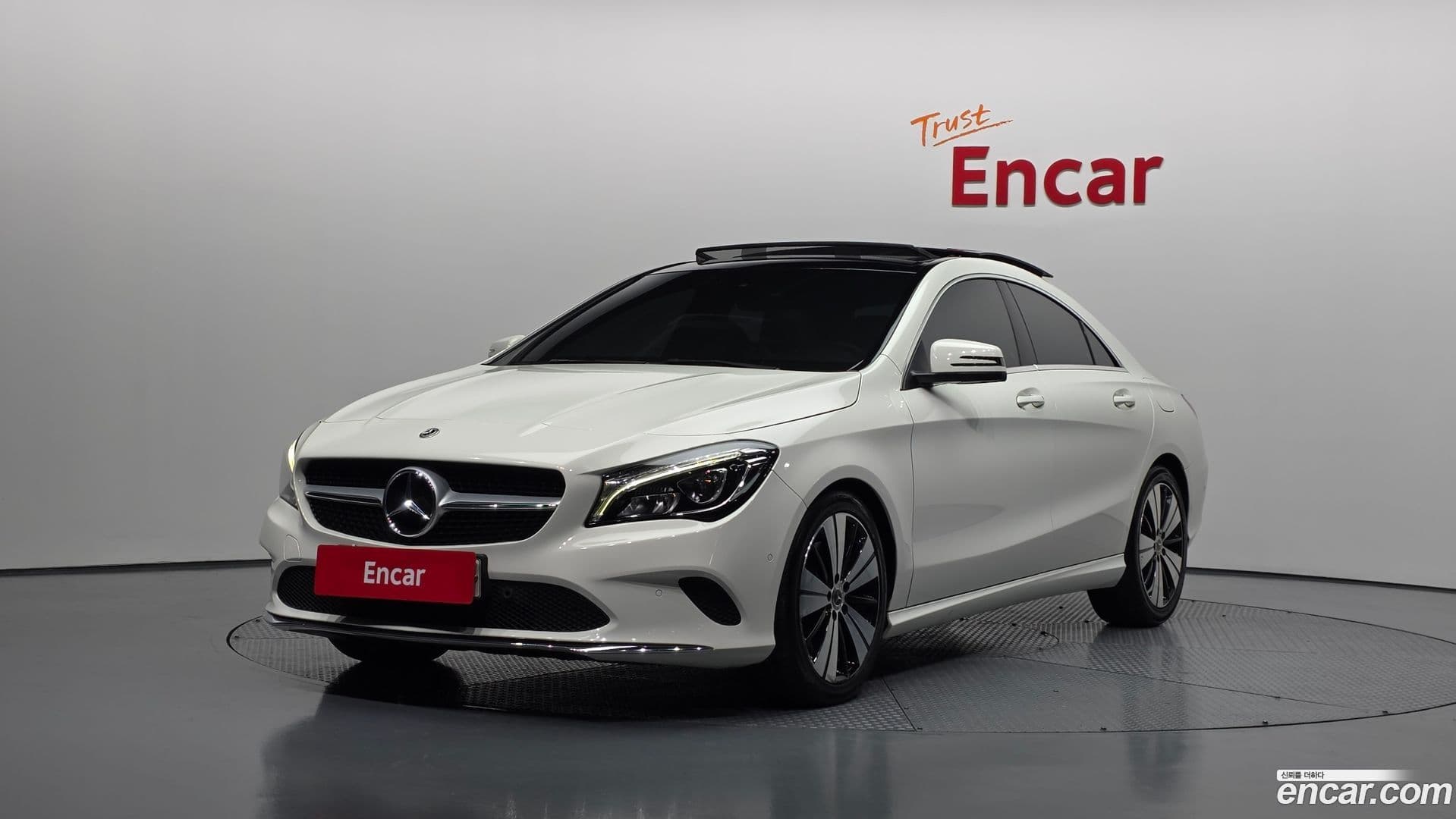 Main__Slider__Photo:CLA-Class Mercedes-Benz 2018.0-0