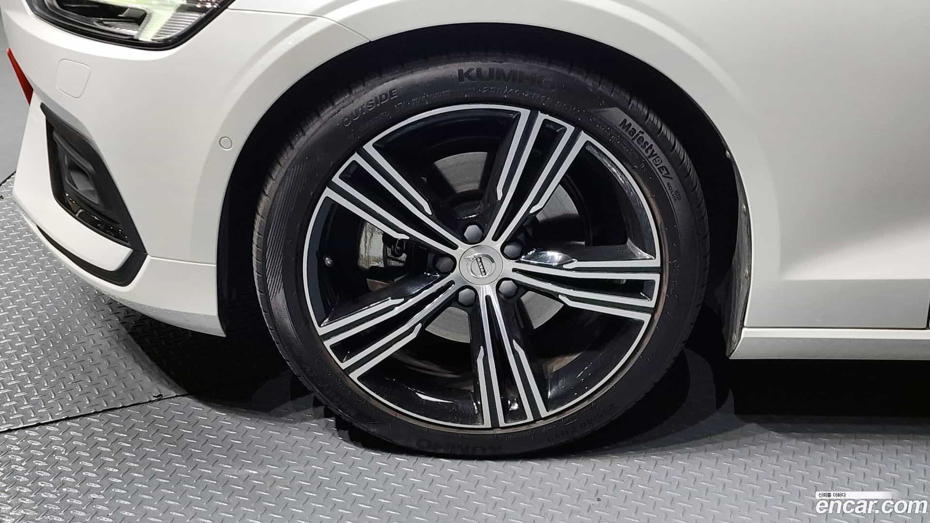 S60 Volvo 2019.10-OUTER-005
