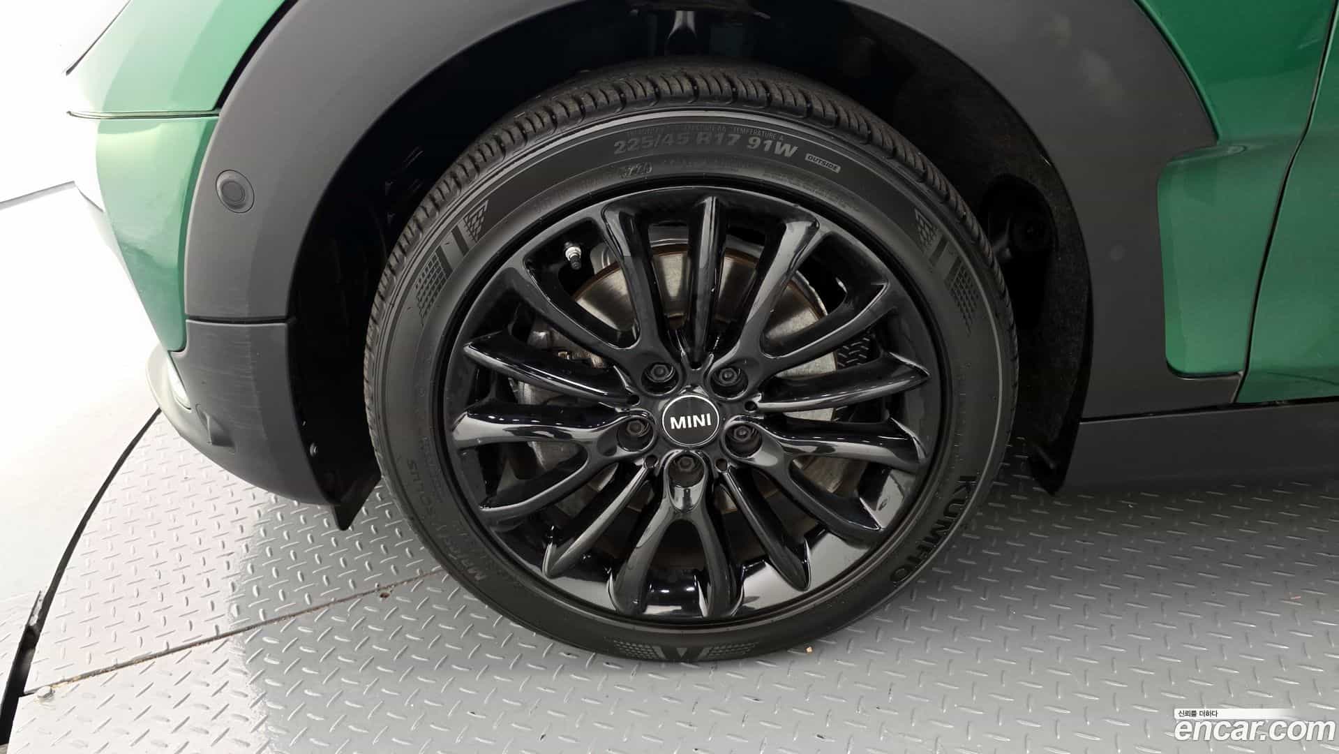 Clubman Mini 2020.10-OUTER-005