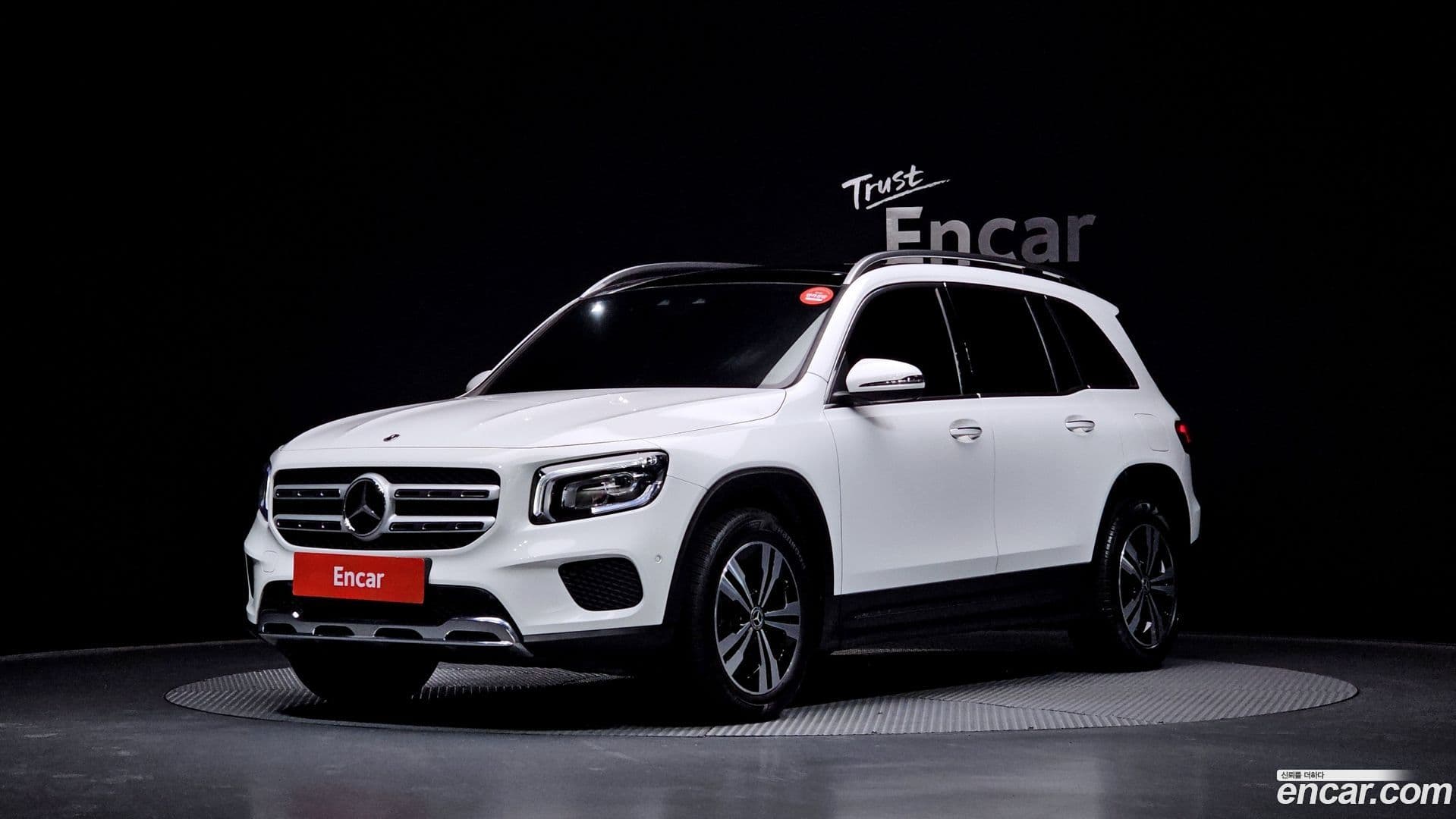 Main__Slider__Photo:GLB-Class Mercedes-Benz 2023.3-0