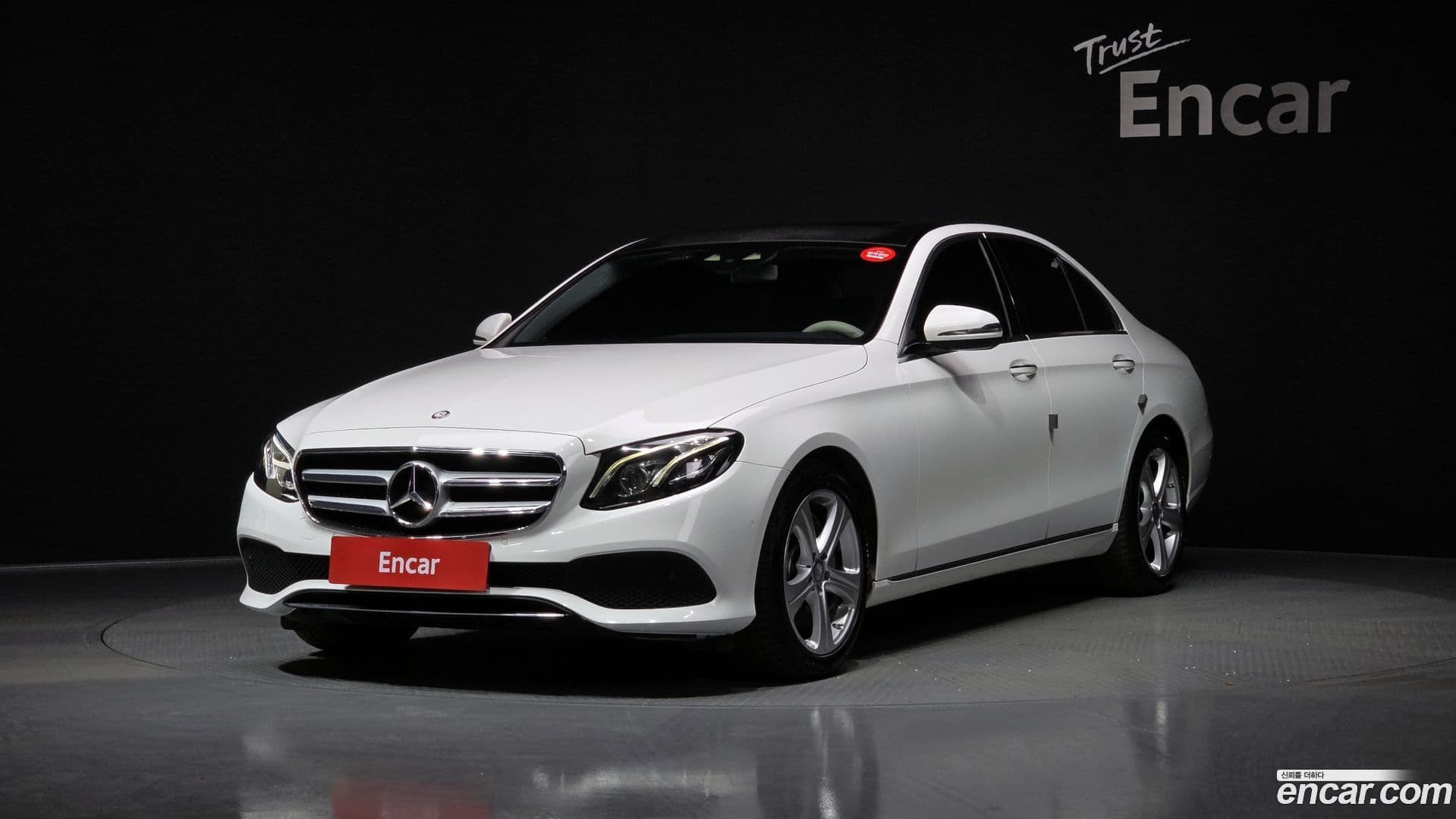 Main__Slider__Photo:E-Class Mercedes-Benz 2016.7-0