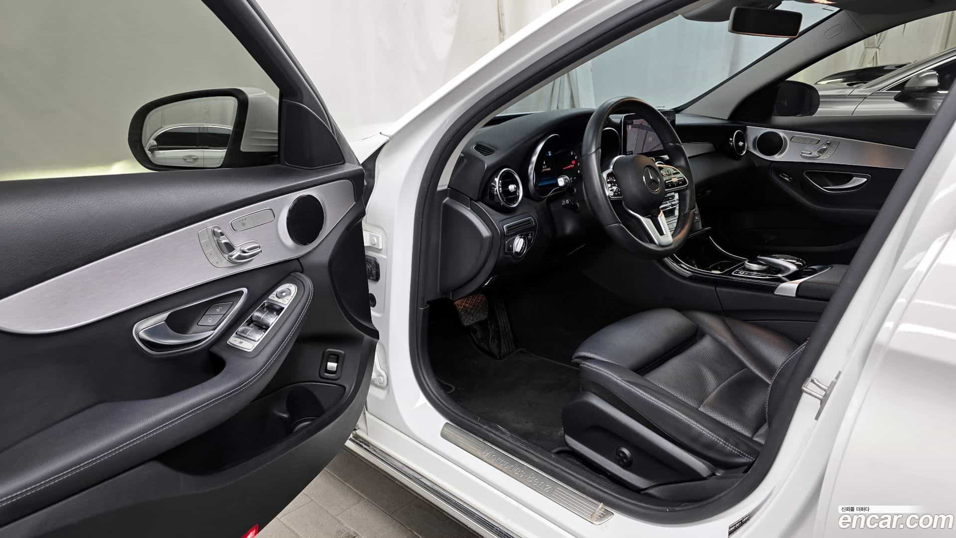 C-Class Mercedes-Benz 2020.1-INNER-010