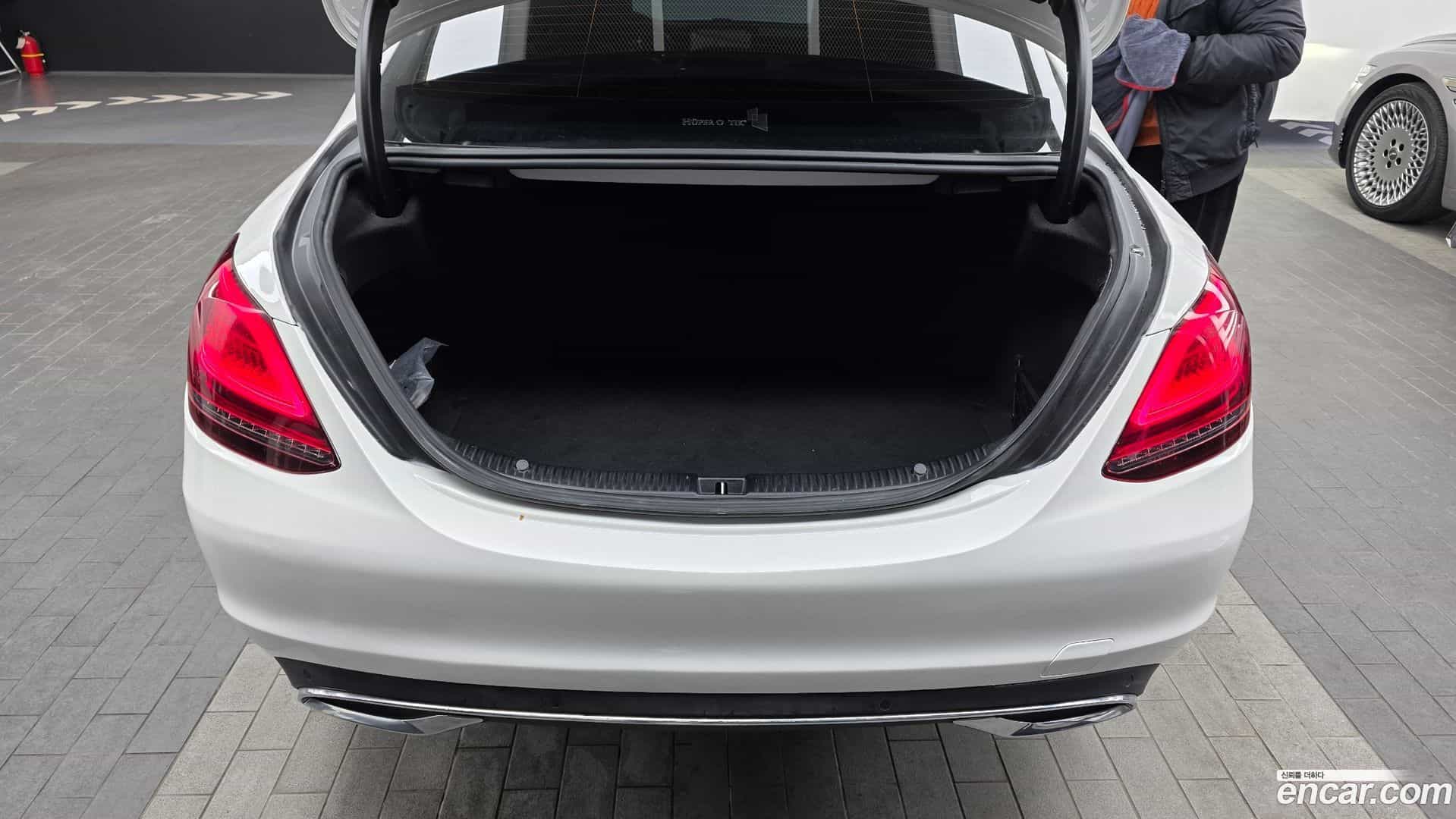C-Class Mercedes-Benz 2020.1-OPTION-024