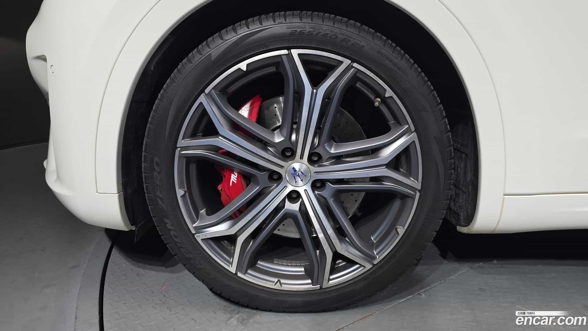 Levante Maserati 2019.10-OUTER-005