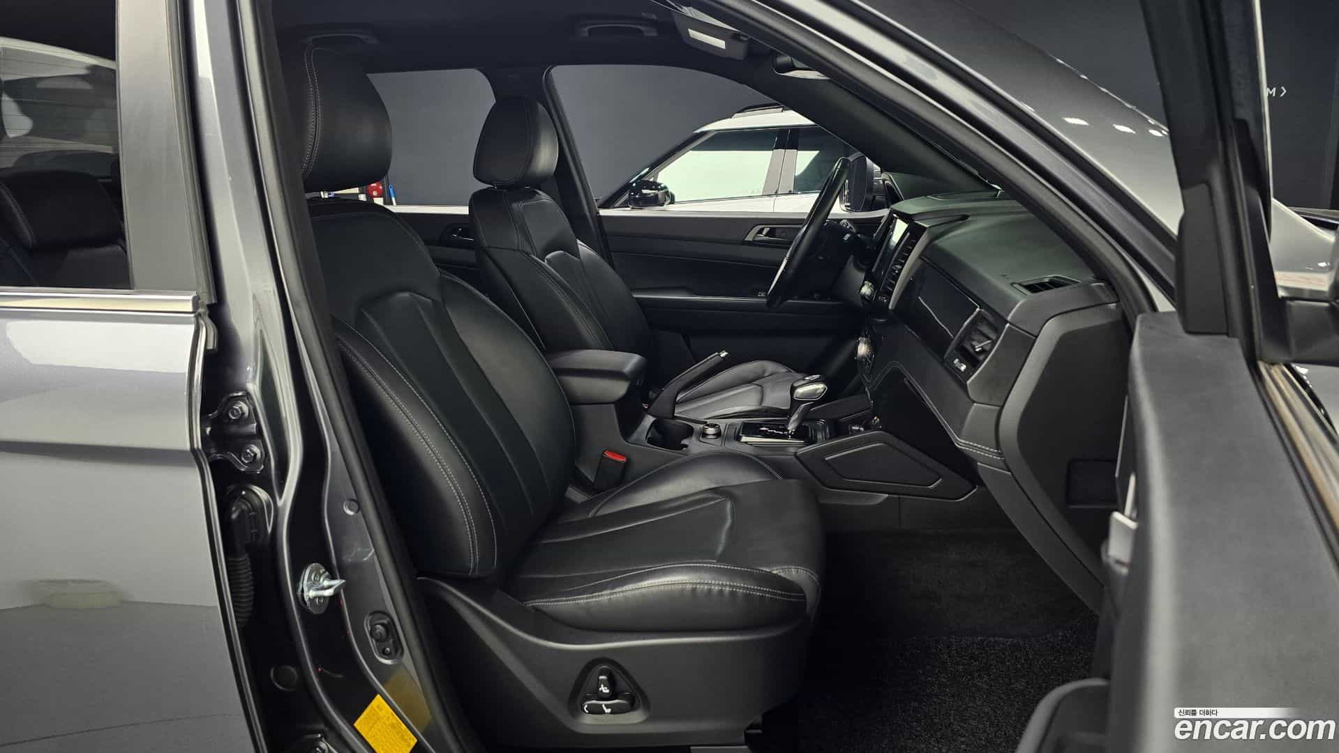 Rexton KG Mobility 2020.0-INNER-010