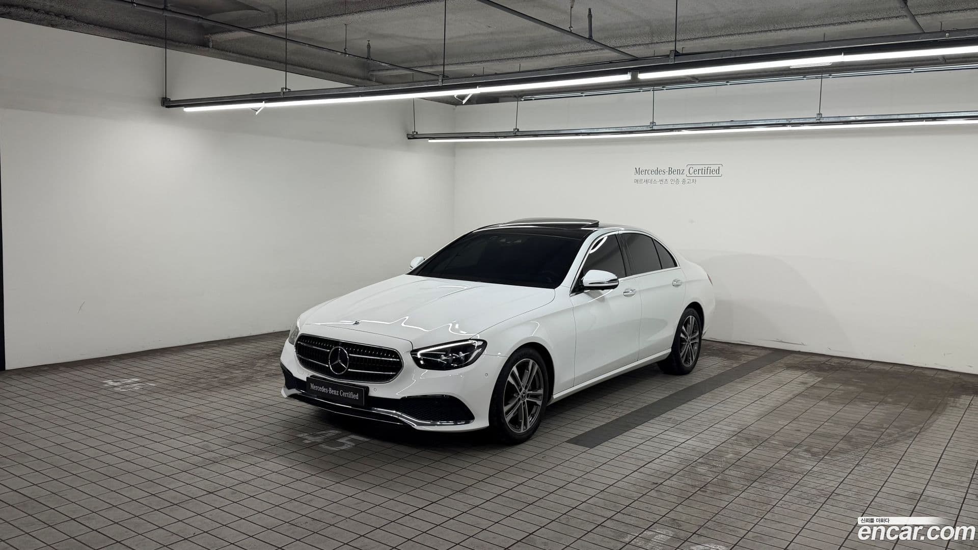 Main__Slider__Photo:E-Class Mercedes-Benz 2023.11-0