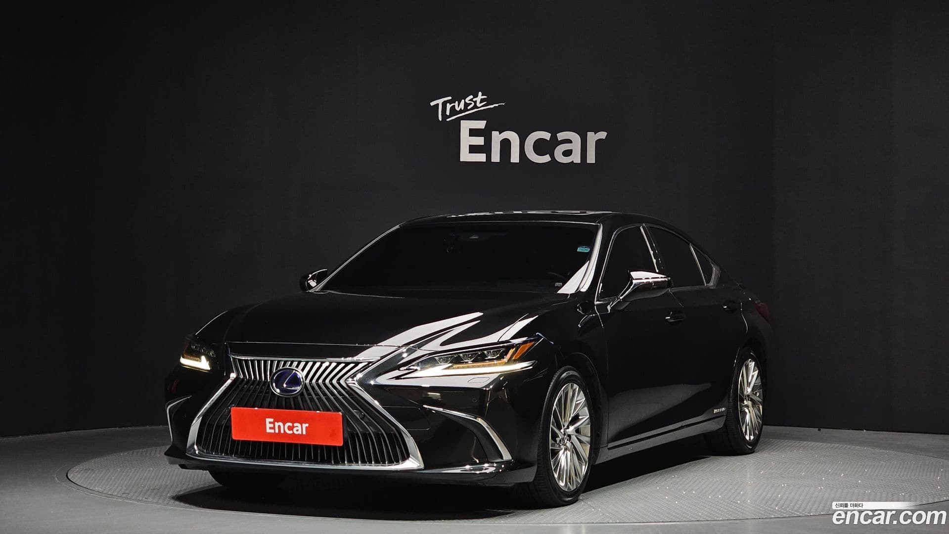 Main__Slider__Photo:ES Lexus 2019.0-0