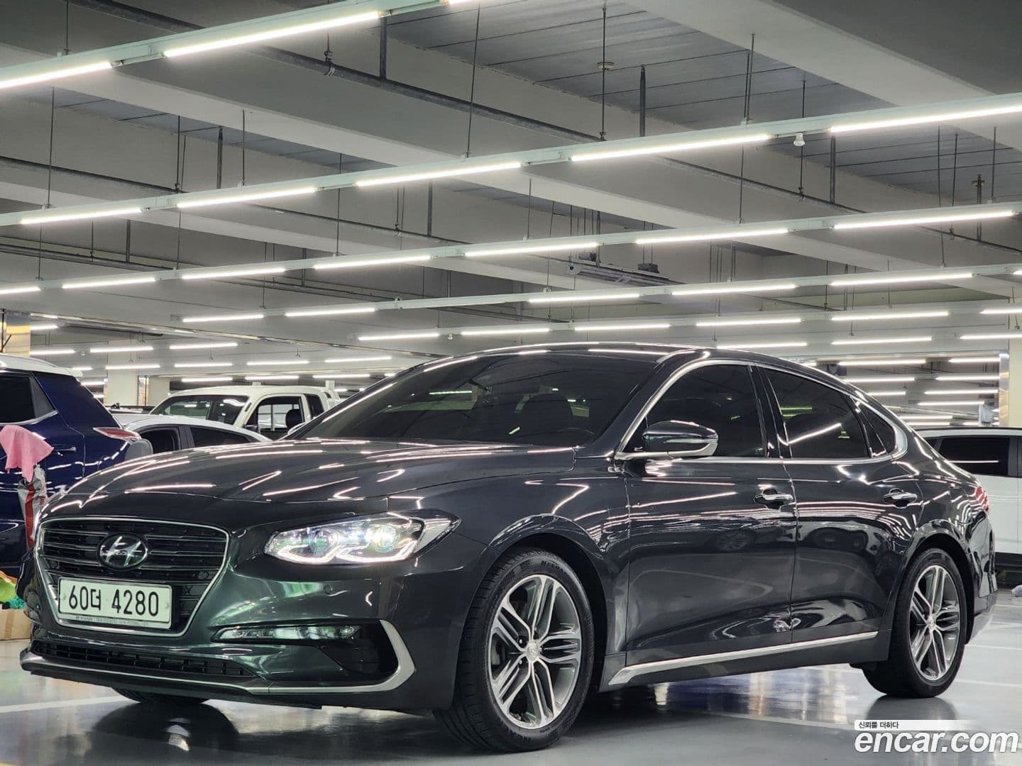 Main__Slider__Photo:Grandeur Hyundai 2017.8-0